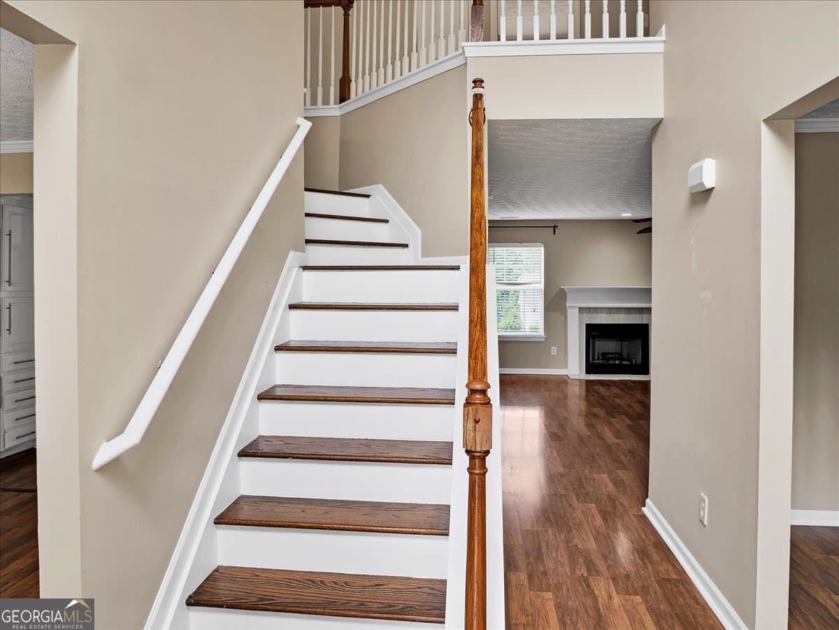 4 bedroom, 2.5 bathroom, 2,807 sq ft single family residence for sale at 3725 Crescent Walk Lane, Suwanee, GA 30024 — photo 2