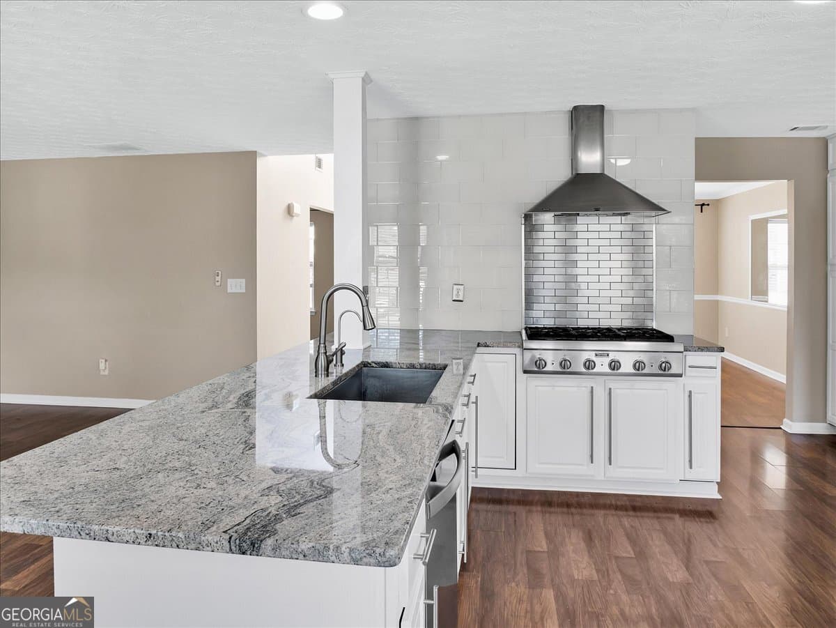4 bedroom, 2.5 bathroom, 2,807 sq ft single family residence for sale at 3725 Crescent Walk Lane, Suwanee, GA 30024 — photo 6