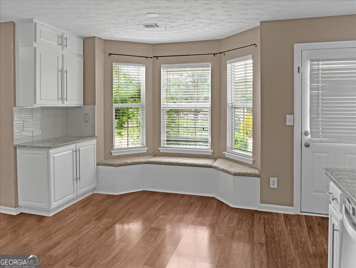 4 bedroom, 2.5 bathroom, 2,807 sq ft single family residence for sale at 3725 Crescent Walk Lane, Suwanee, GA 30024 — photo 7