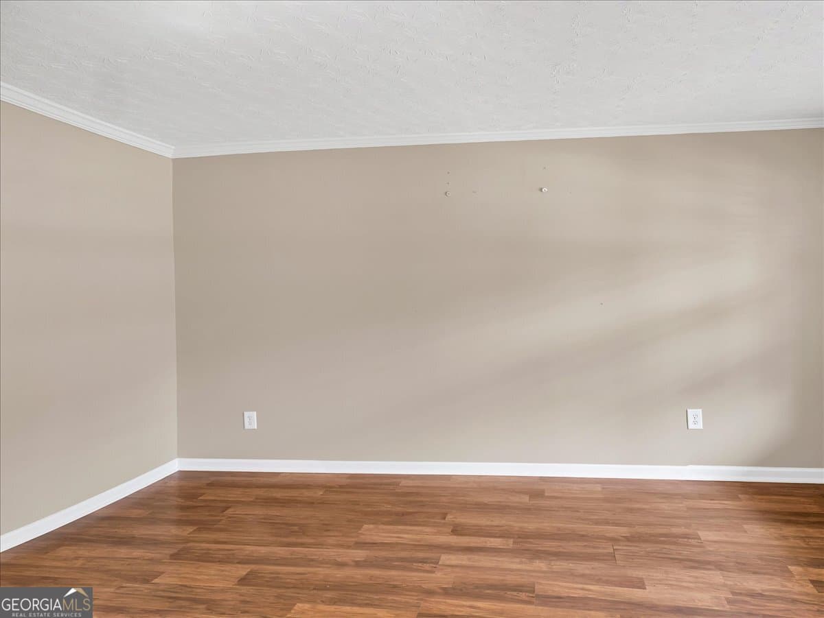 4 bedroom, 2.5 bathroom, 2,807 sq ft single family residence for sale at 3725 Crescent Walk Lane, Suwanee, GA 30024 — photo 3