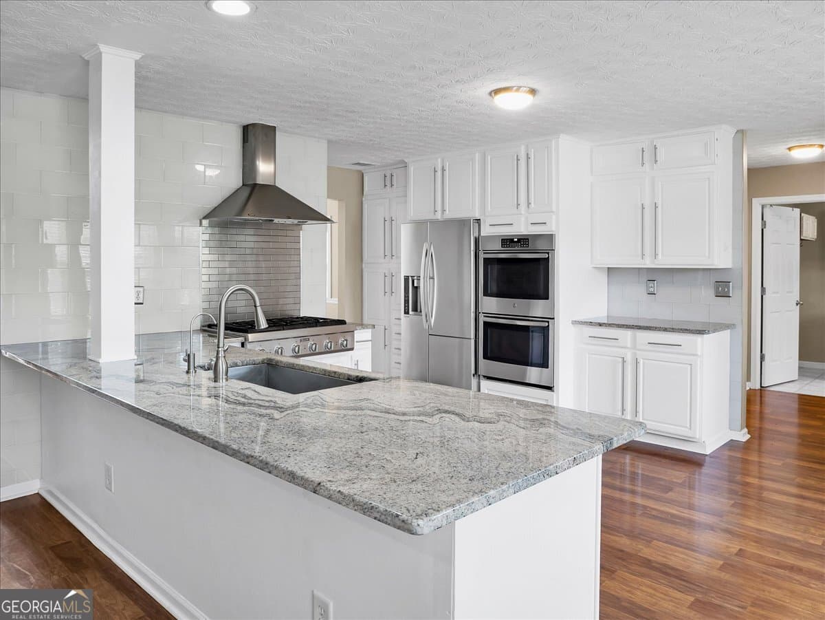4 bedroom, 2.5 bathroom, 2,807 sq ft single family residence for sale at 3725 Crescent Walk Lane, Suwanee, GA 30024 — photo 5