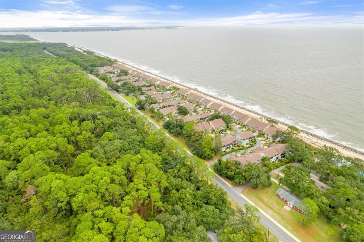 3 bedroom, 3.5 bathroom, 1,674 sq ft townhouse under contract at 104 Turtle Track Lane, Jekyll Island, GA 31527 — photo 9