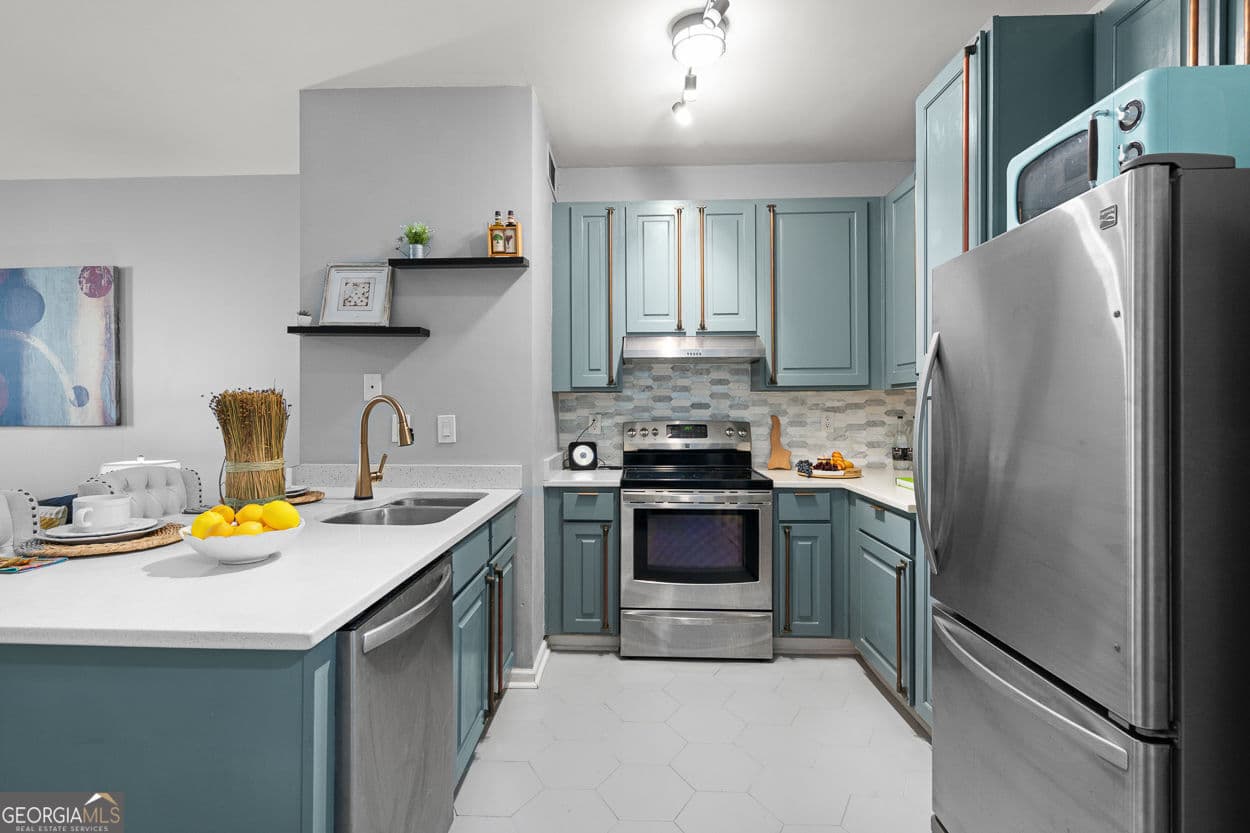 2 bedroom, 1 bathroom, 895 sq ft condominium sold at 821 Ralph Mcgill Boulevard 3137, Atlanta, GA 30306