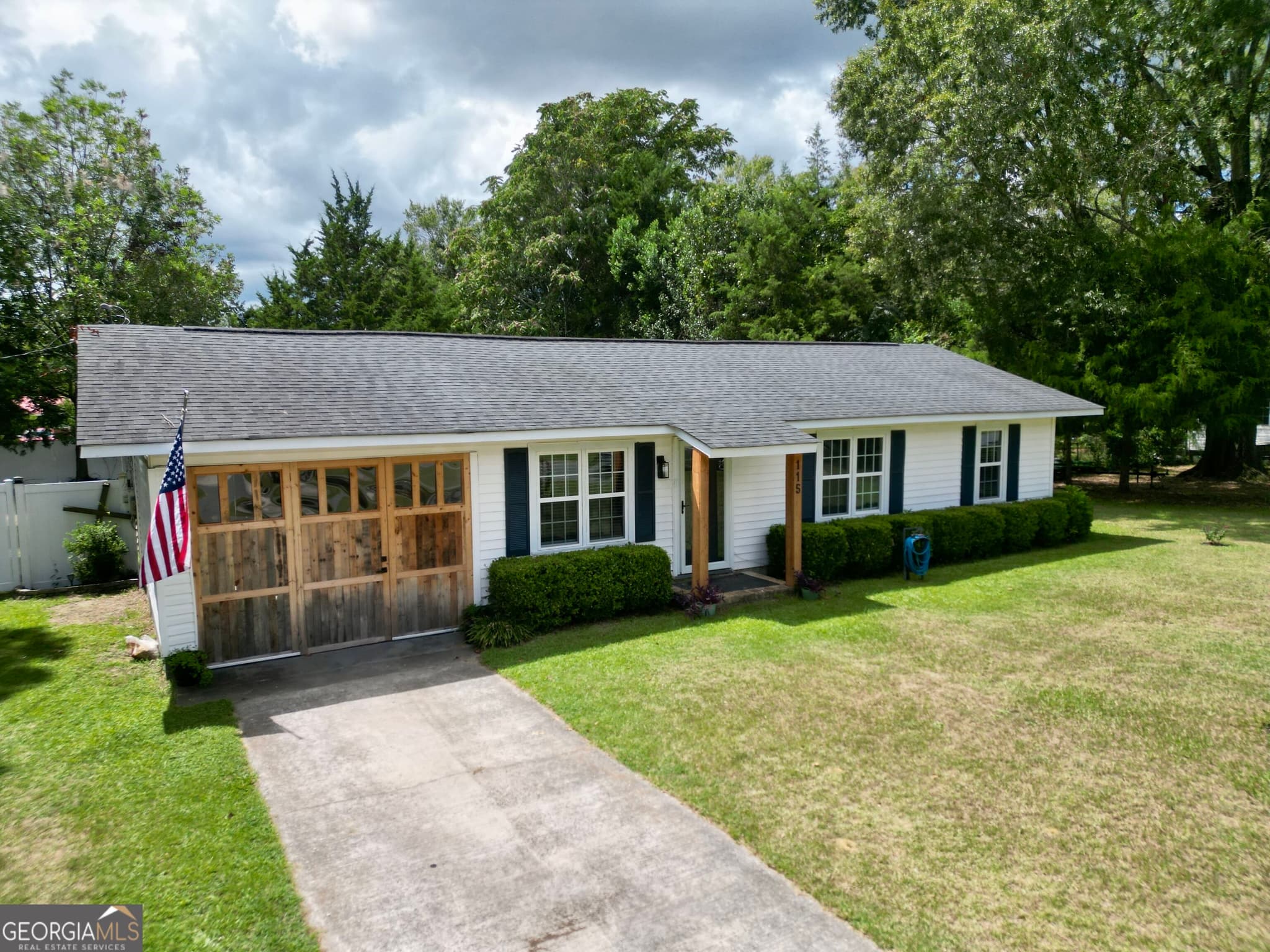 3 bedroom, 1 bathroom, 1,104 sq ft single family residence for sale at 115 Diane Street, Cochran, GA 31014 — photo 2