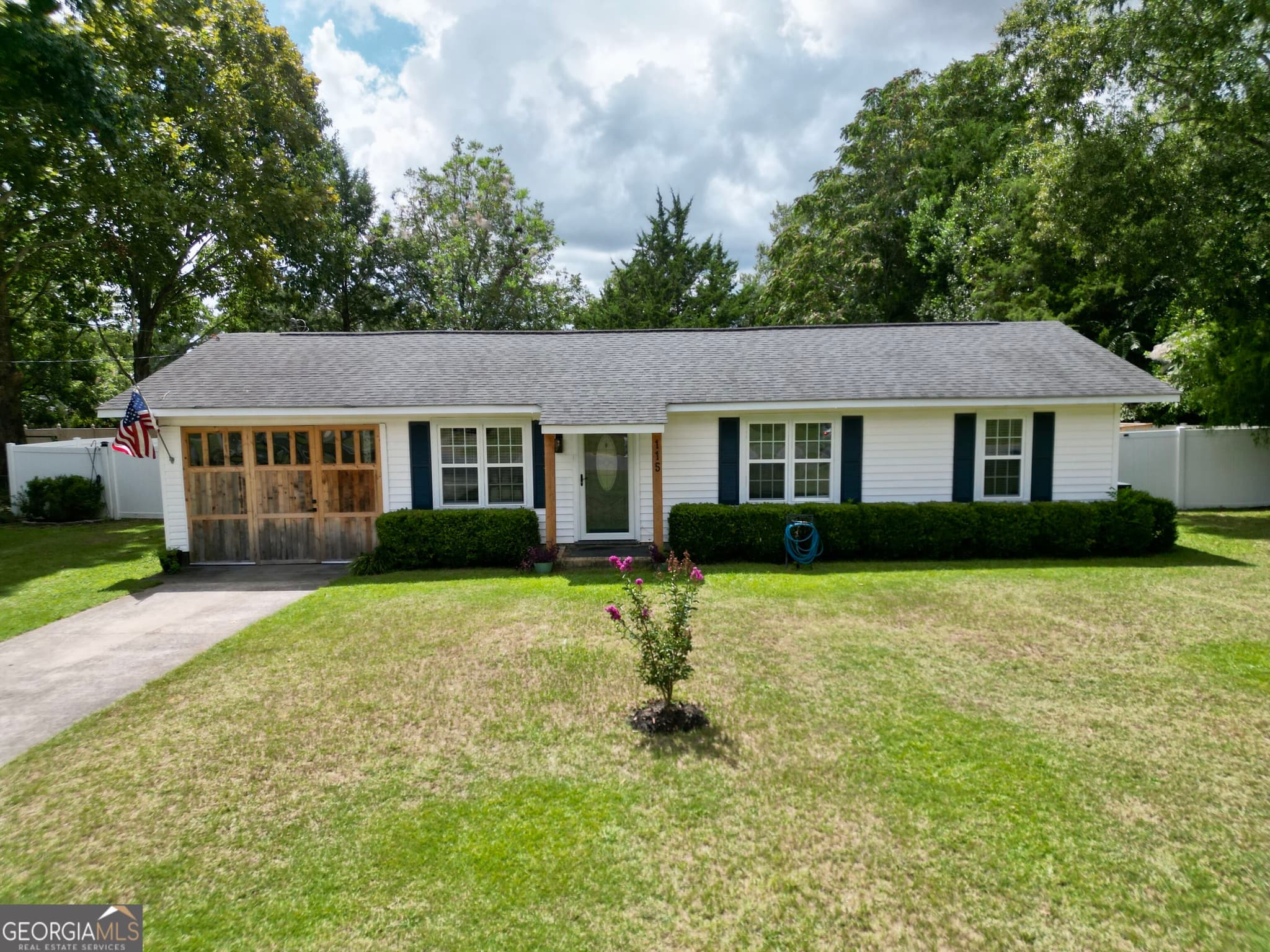 3 bedroom, 1 bathroom, 1,104 sq ft single family residence for sale at 115 Diane Street, Cochran, GA 31014