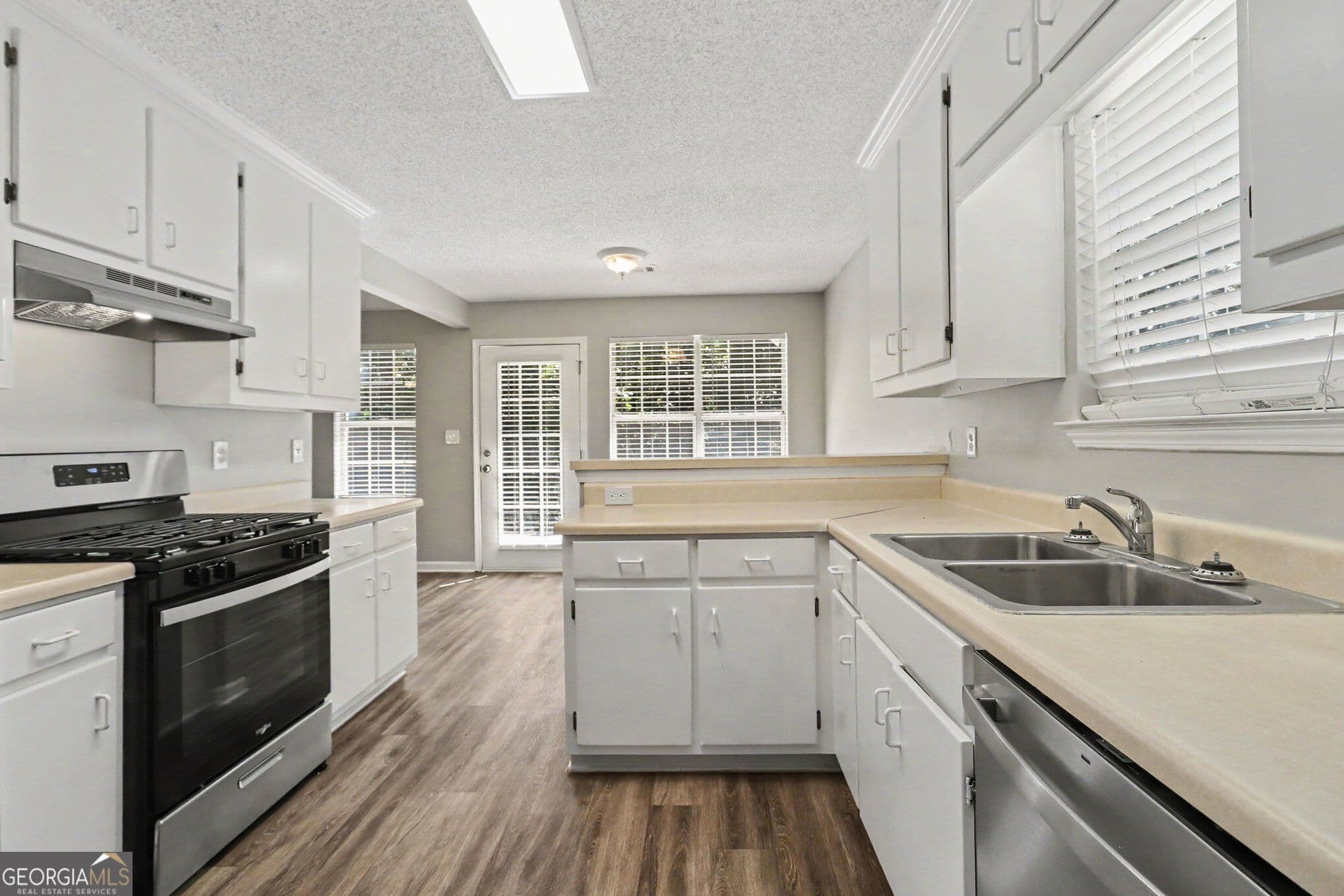 3 bedroom, 2 bathroom, 1,558 sq ft single family residence for sale at 140 Cannon Drive, Fayetteville, GA 30214 — photo 9