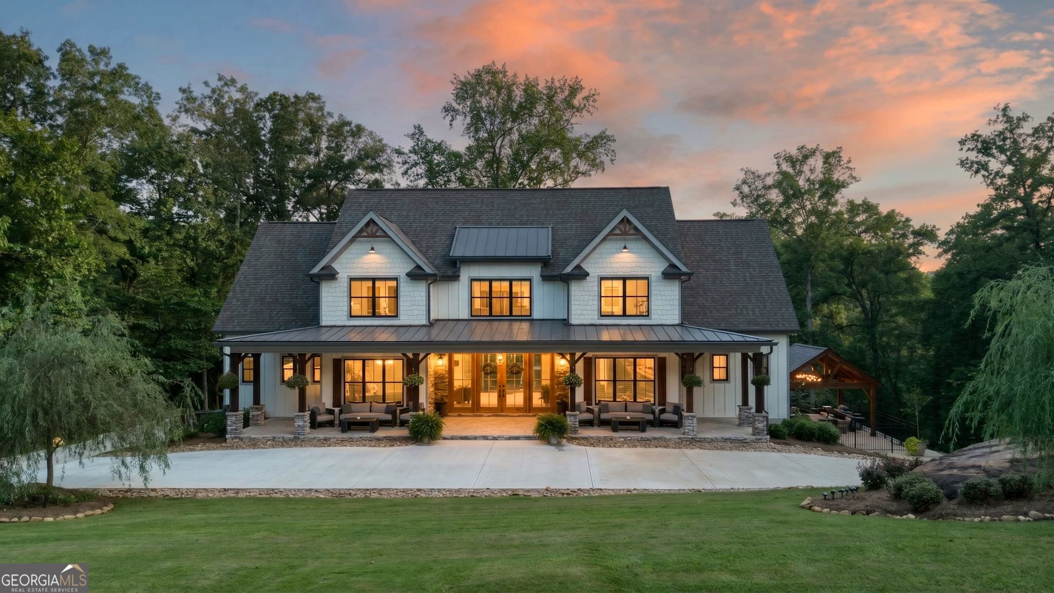 6 bedroom, 5.5 bathroom, 6,011 sq ft single family residence for sale at 109 Forest Pointe Drive, Forsyth, GA 31029 — photo 6