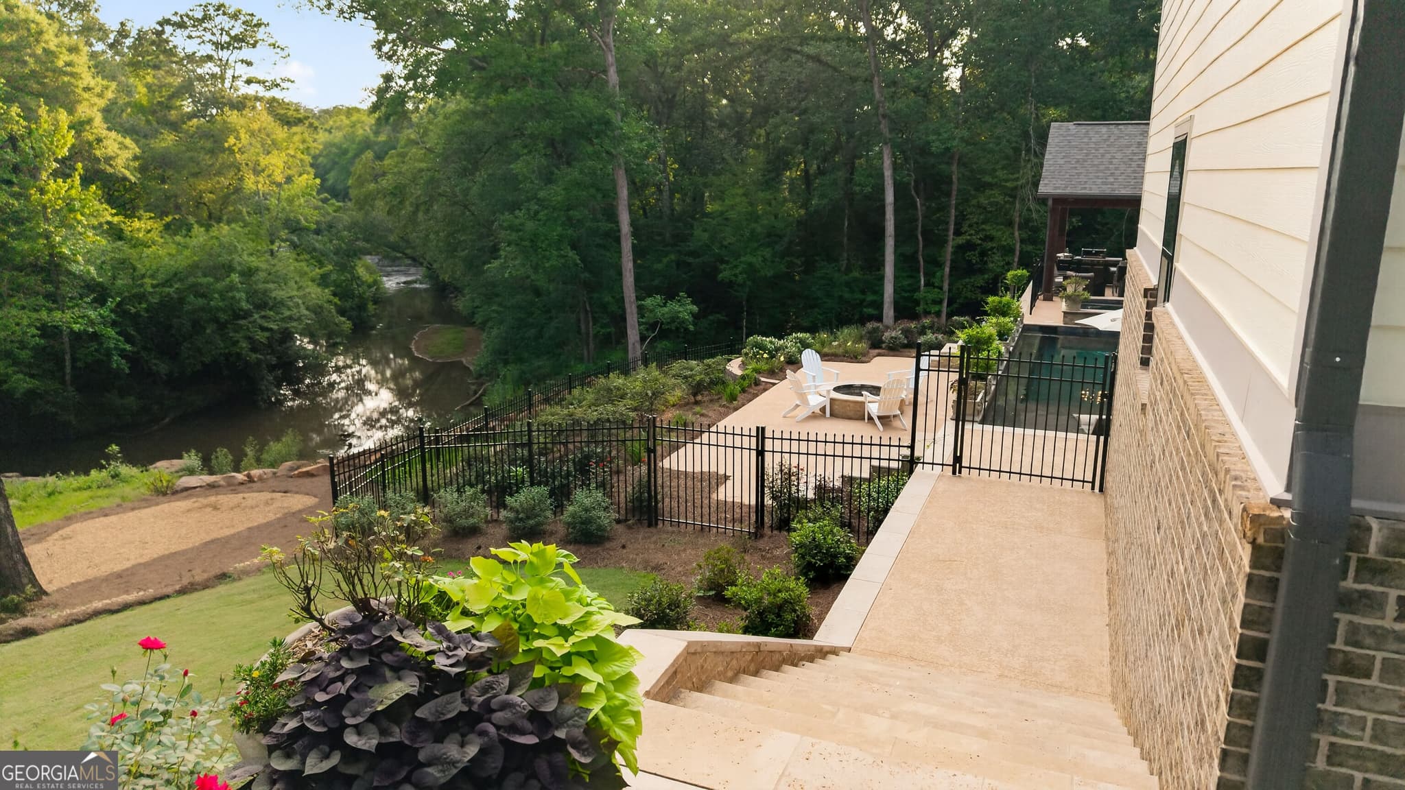 6 bedroom, 5.5 bathroom, 6,011 sq ft single family residence for sale at 109 Forest Pointe Drive, Forsyth, GA 31029 — photo 7