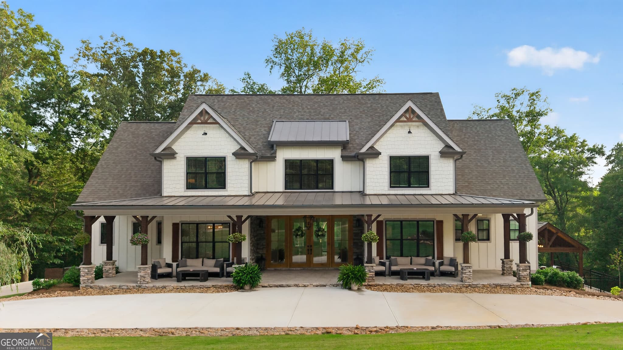 6 bedroom, 5.5 bathroom, 6,011 sq ft single family residence for sale at 109 Forest Pointe Drive, Forsyth, GA 31029 — photo 1 of 108