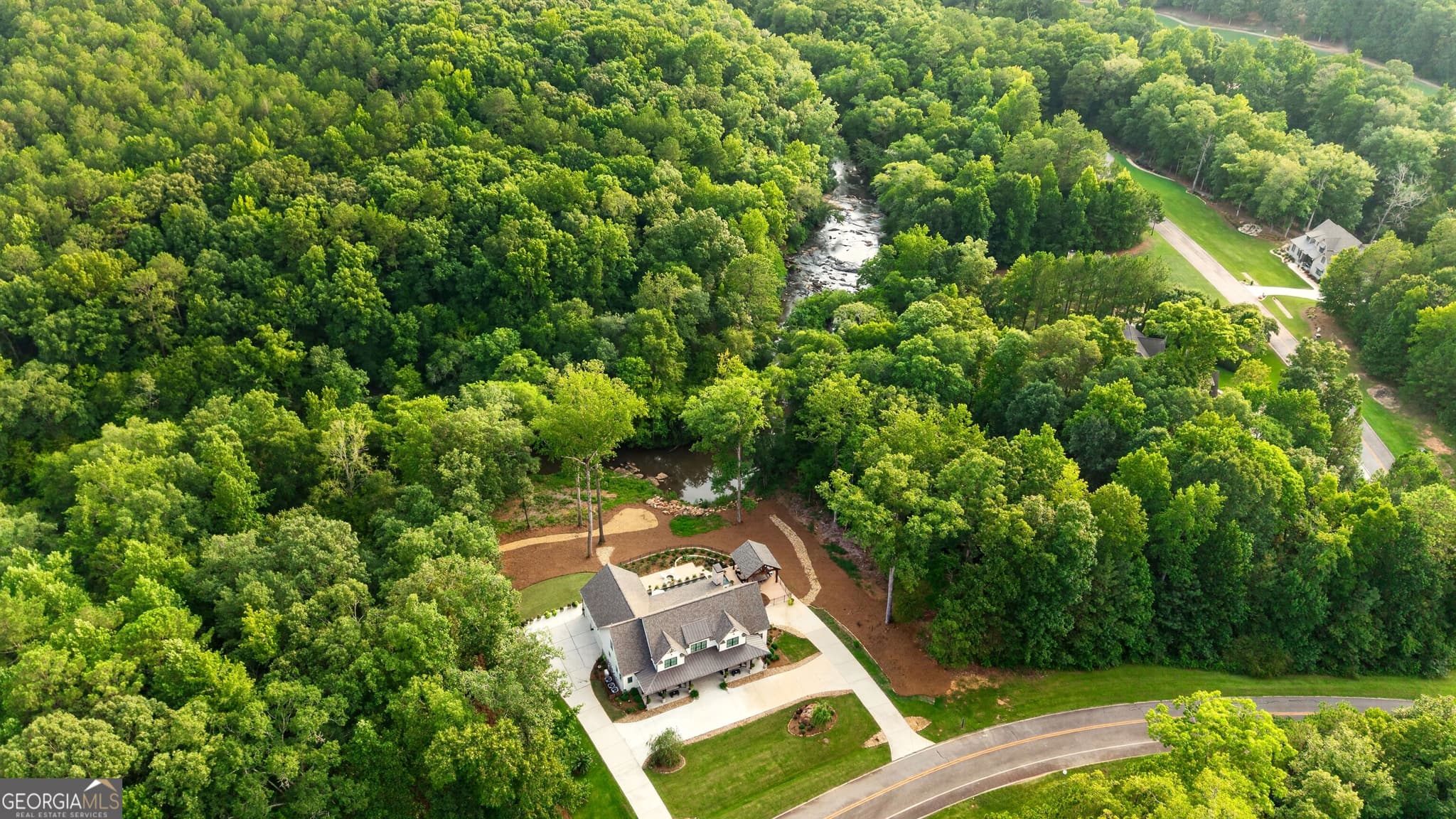 6 bedroom, 5.5 bathroom, 6,011 sq ft single family residence for sale at 109 Forest Pointe Drive, Forsyth, GA 31029 — photo 5