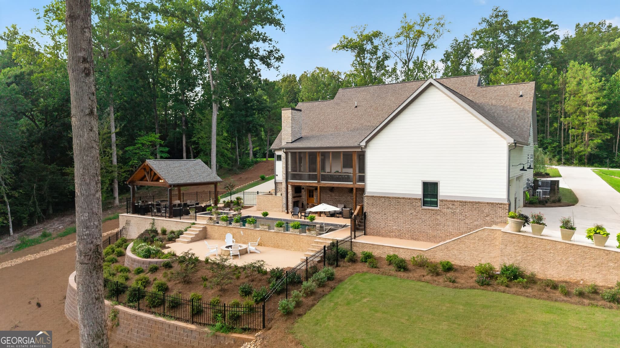 6 bedroom, 5.5 bathroom, 6,011 sq ft single family residence for sale at 109 Forest Pointe Drive, Forsyth, GA 31029 — photo 8