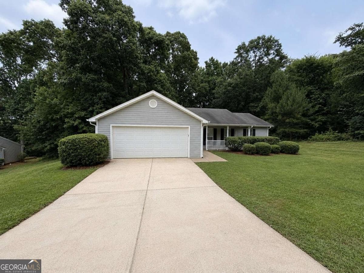3 bedroom, 2 bathroom single family residence for rent at 211 Ravenwood Court, Bethlehem, GA 30620 for $1,795 a month