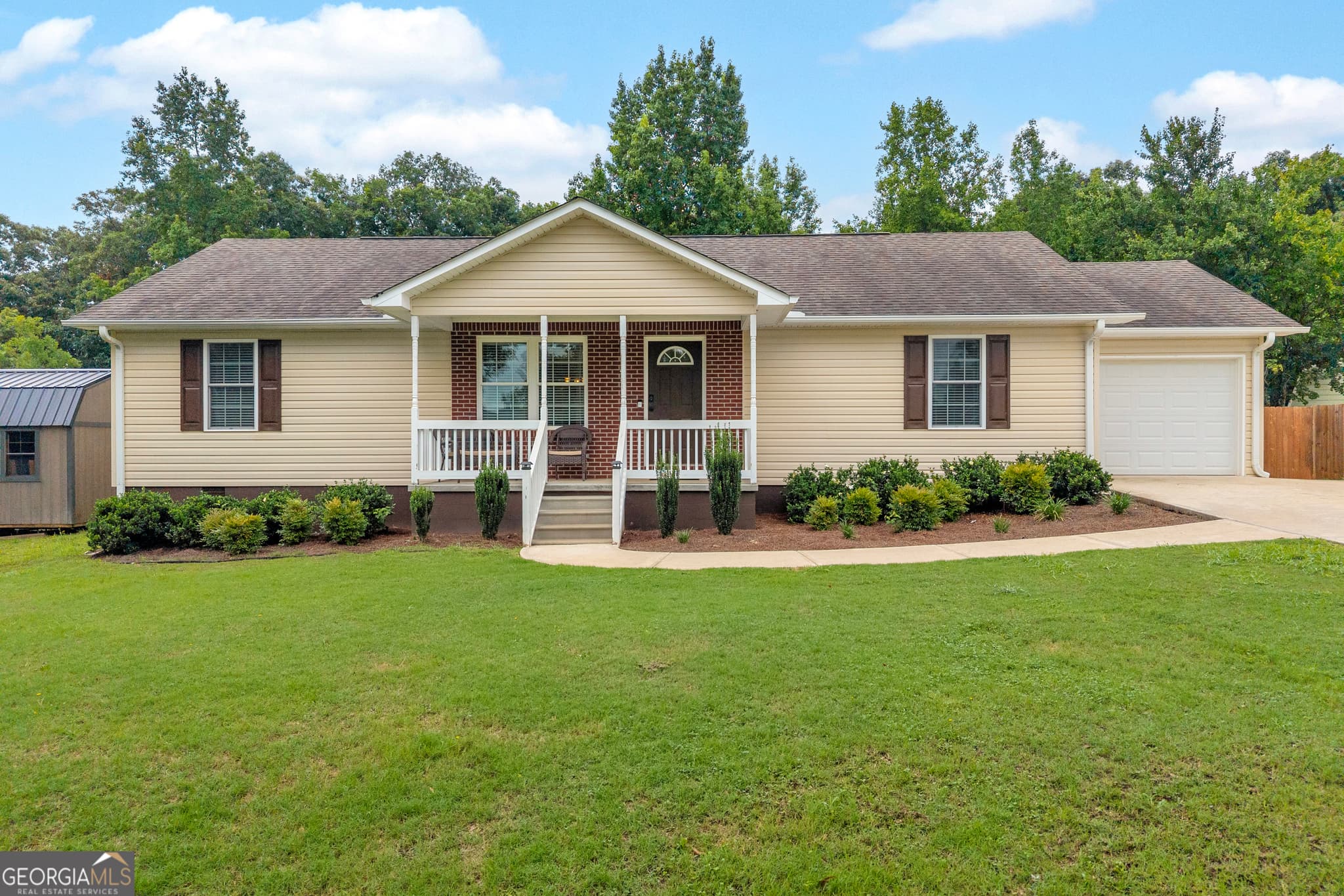 3 bedroom, 2 bathroom, 1,456 sq ft single family residence for sale at 423 N Point Circle, Hartwell, GA 30643 — photo 5