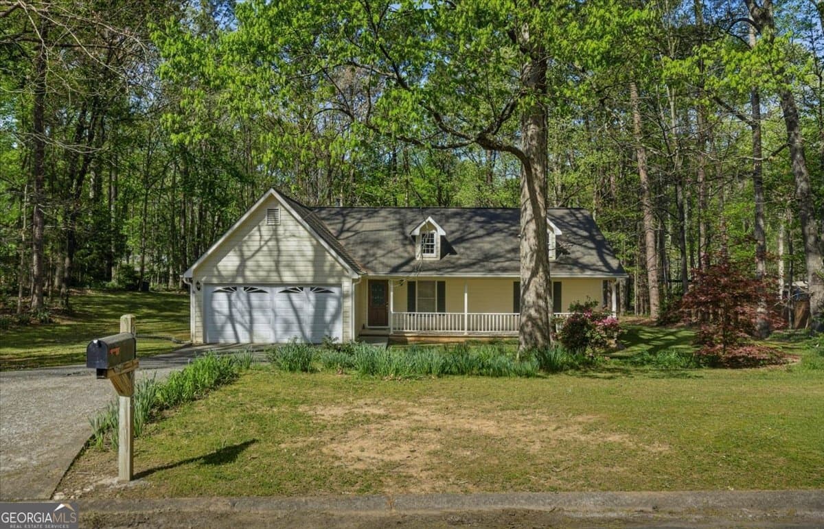 3 bedroom, 2 bathroom, 1,569 sq ft single family residence sold at 9173 Snipe Lane, Jonesboro, GA 30236
