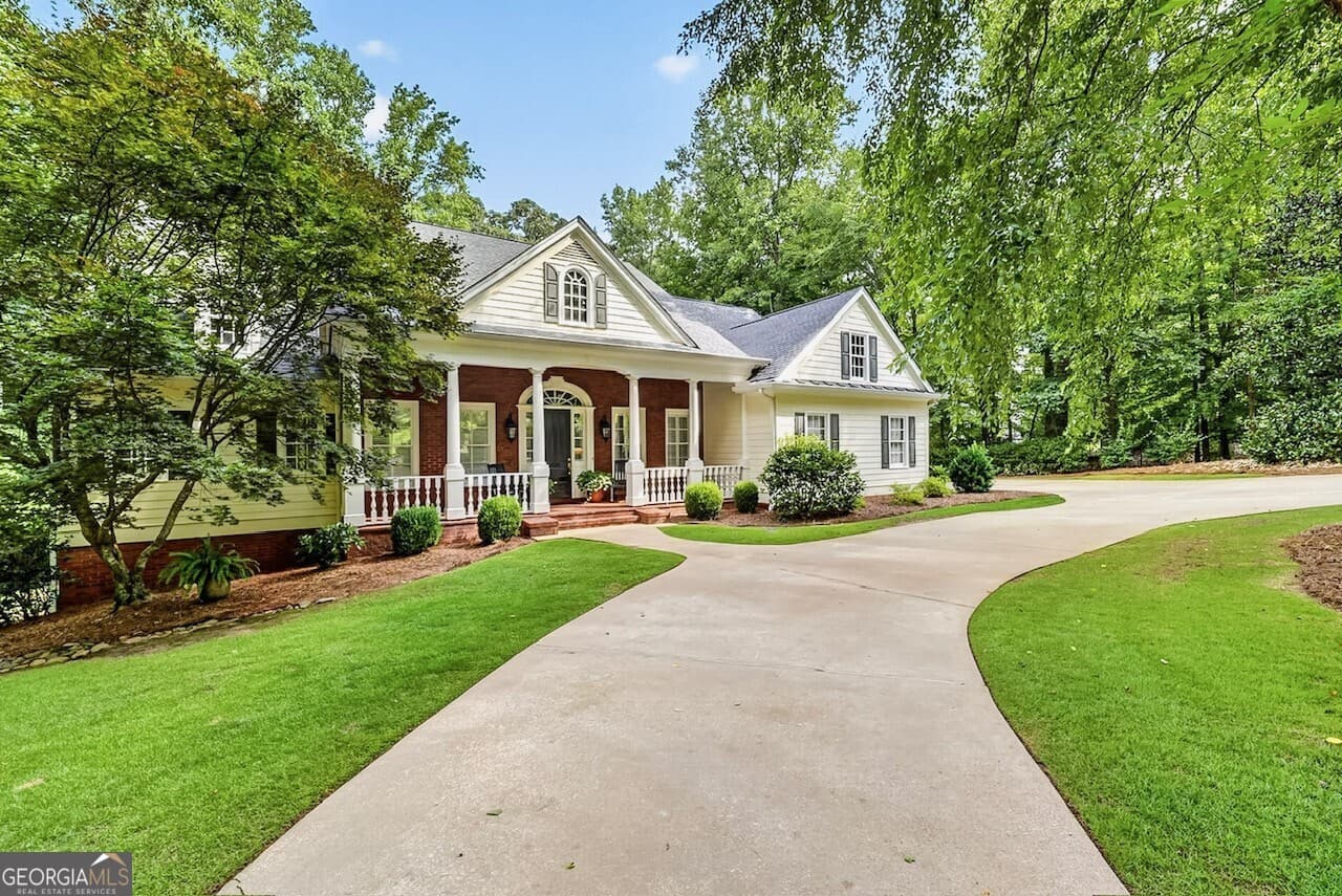 5 bedroom, 4.5 bathroom, 4,832 sq ft single family residence for sale at 209 River Oaks Drive, Lagrange, GA 30240 — photo 5