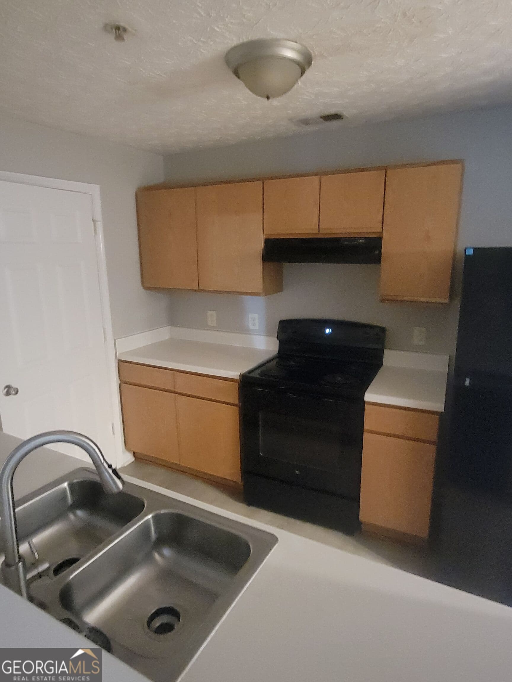 3 bedroom, 2 bathroom, 1,292 sq ft condominium for sale at 2204 Fairington Village Drive, Lithonia, GA 30038 — photo 2