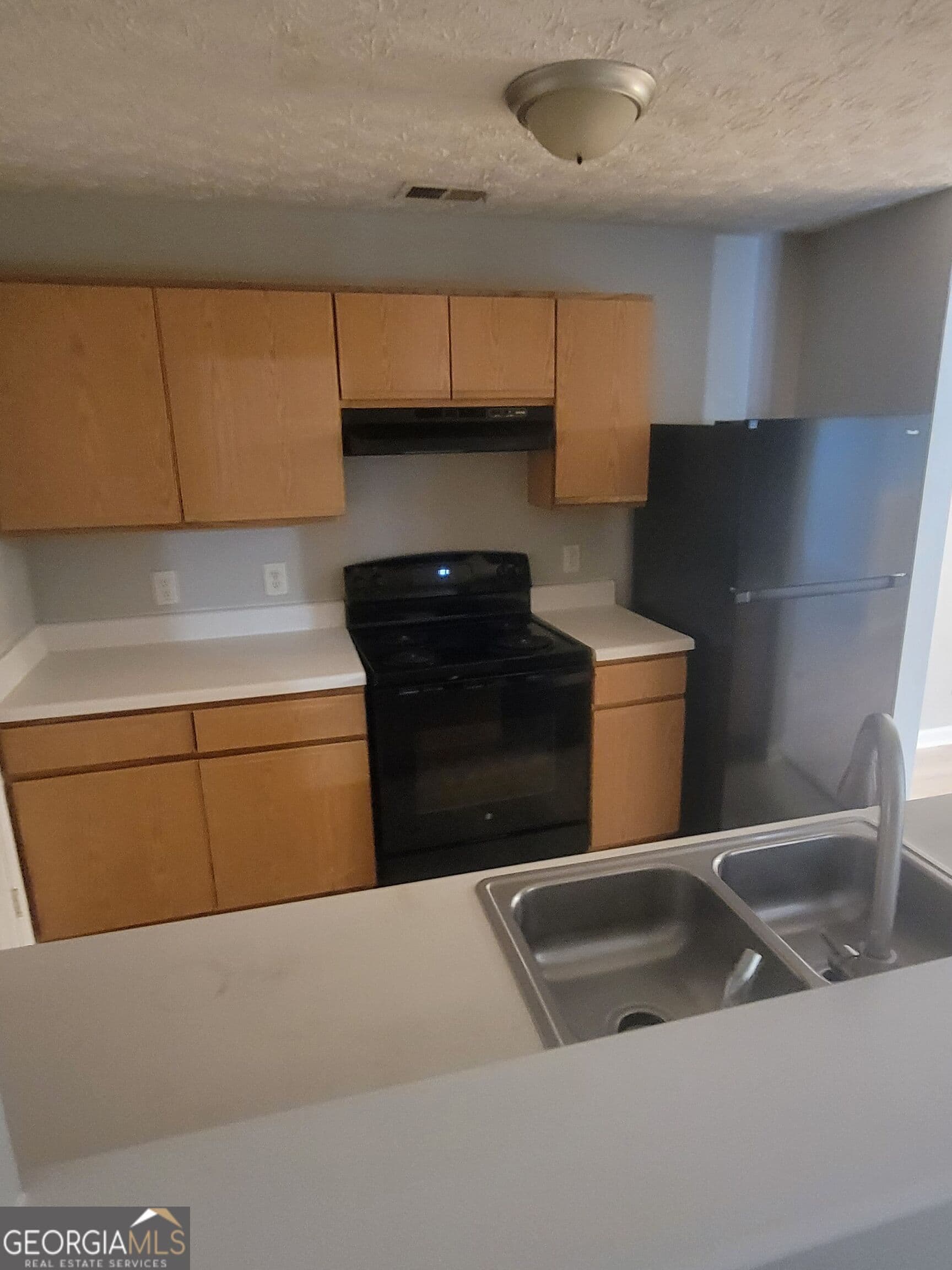3 bedroom, 2 bathroom, 1,292 sq ft condominium for sale at 2204 Fairington Village Drive, Lithonia, GA 30038 — photo 3