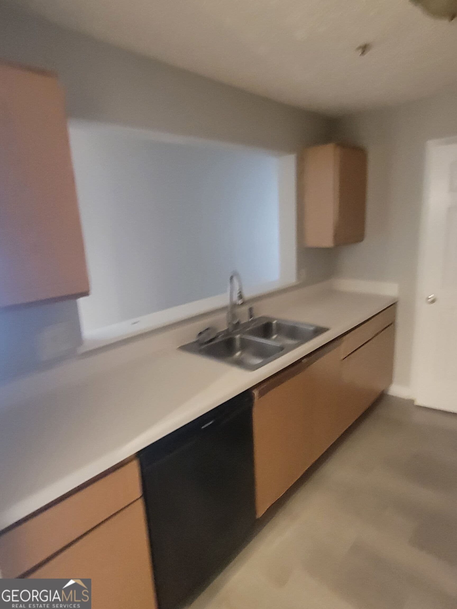 3 bedroom, 2 bathroom, 1,292 sq ft condominium for sale at 2204 Fairington Village Drive, Lithonia, GA 30038 — photo 4