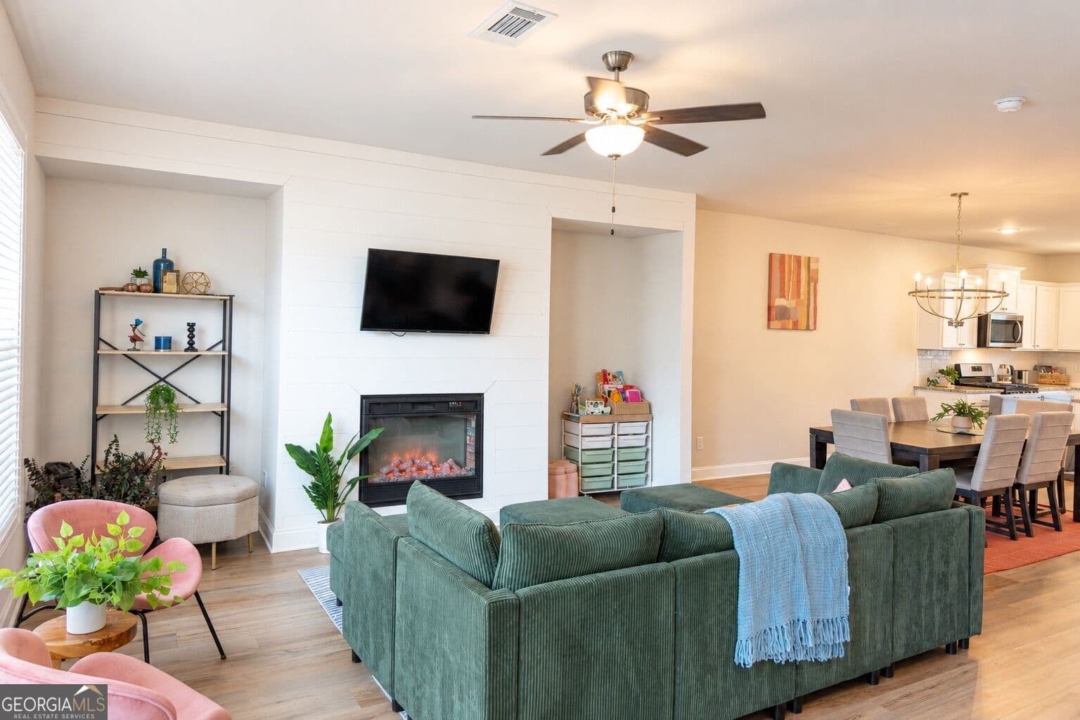 4 bedroom, 3.5 bathroom, 2,271 sq ft townhouse for sale at 1576 Gin Blossom Circle, Lawrenceville, GA 30045 — photo 3