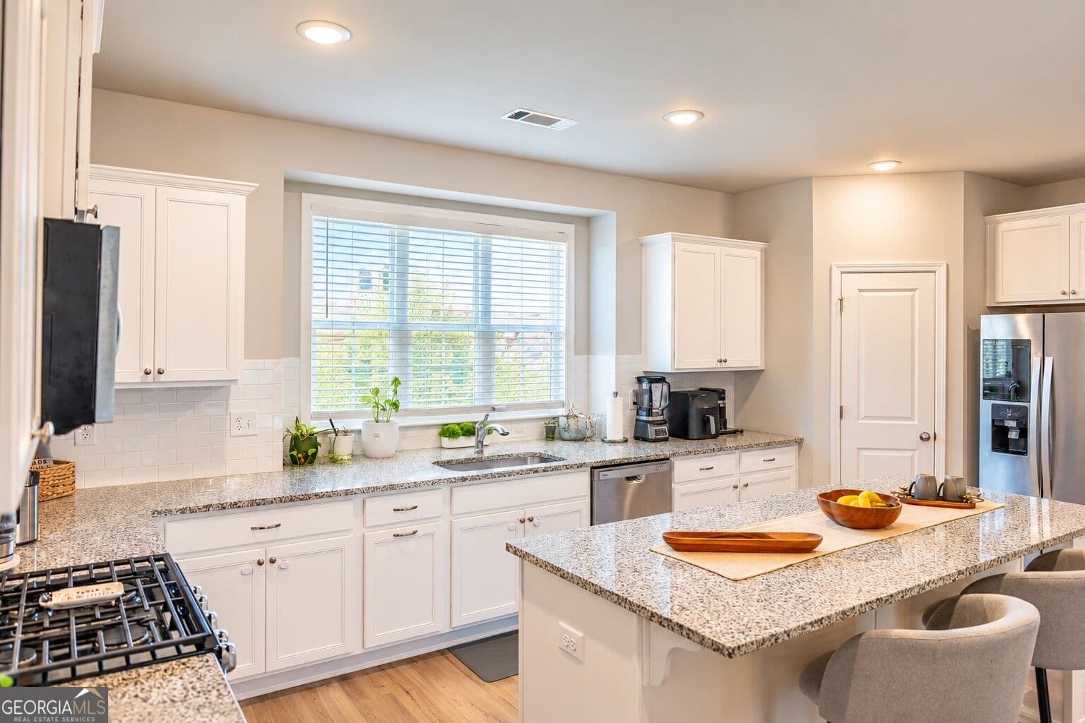 4 bedroom, 3.5 bathroom, 2,271 sq ft townhouse for sale at 1576 Gin Blossom Circle, Lawrenceville, GA 30045 — photo 5