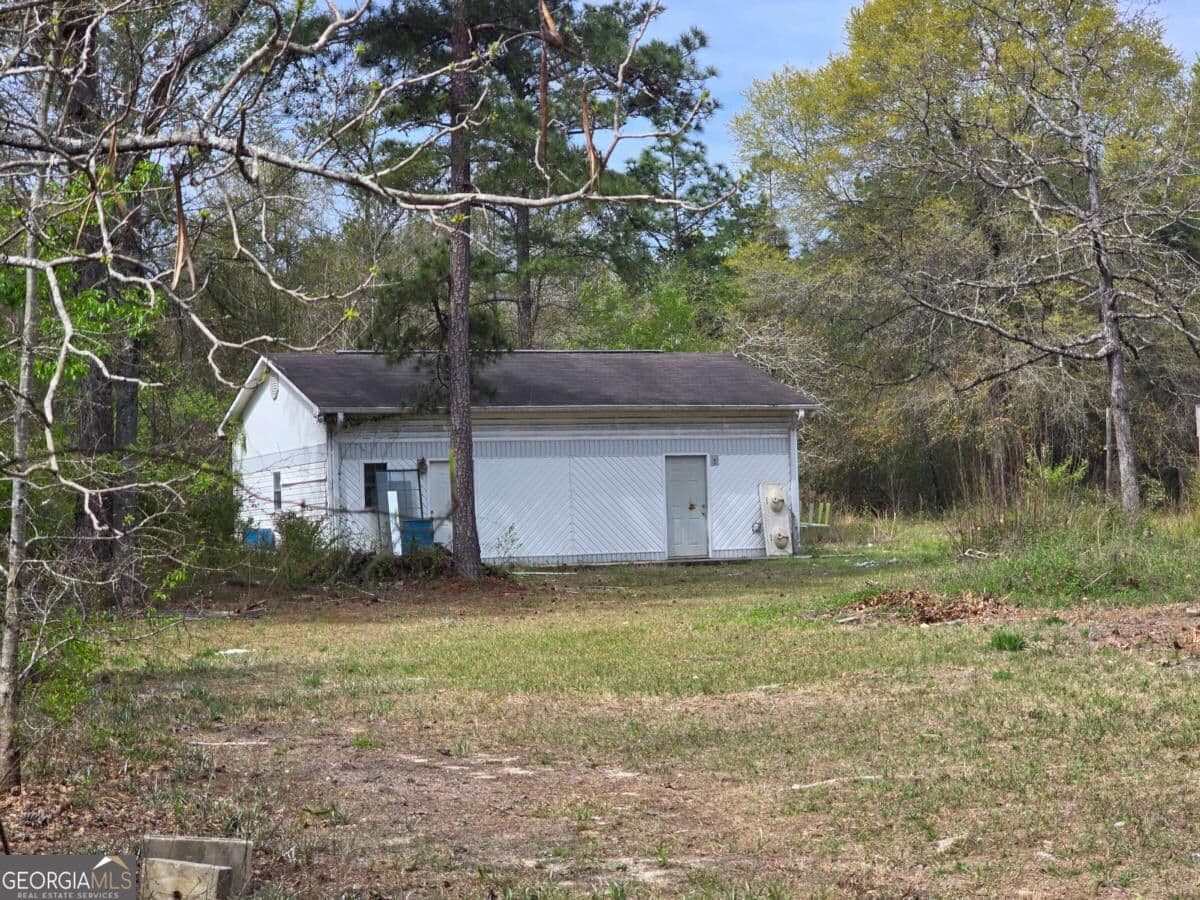 2 bedroom, 3 bathroom single family residence for sale at 253 Pottery Road, Lizella, GA 31052 — photo 2