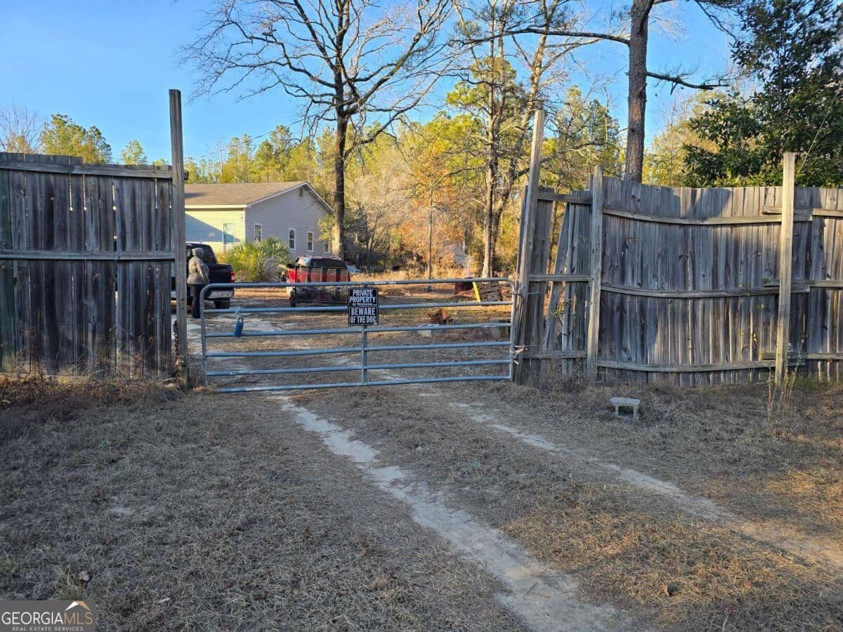2 bedroom, 3 bathroom single family residence for sale at 253 Pottery Road, Lizella, GA 31052 — photo 3