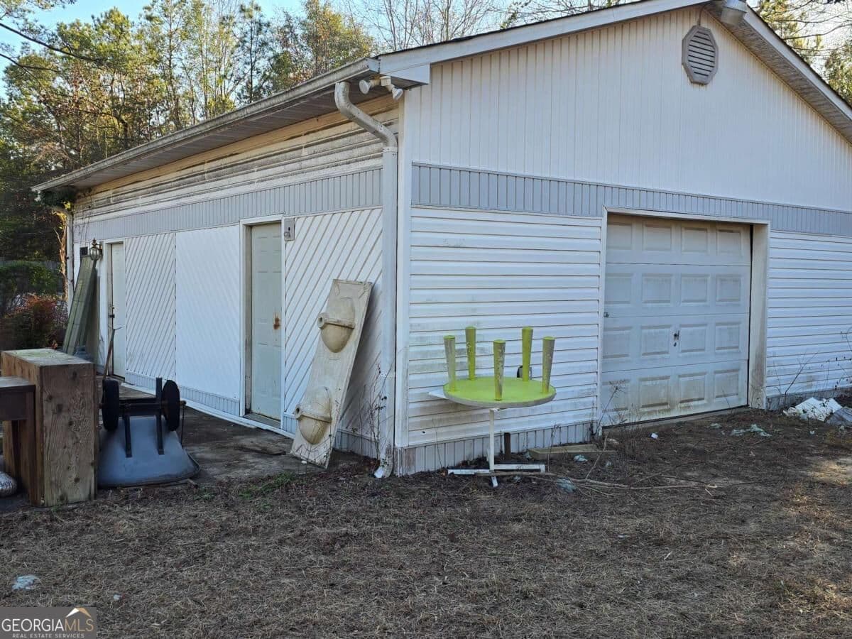 2 bedroom, 3 bathroom single family residence for sale at 253 Pottery Road, Lizella, GA 31052 — photo 5