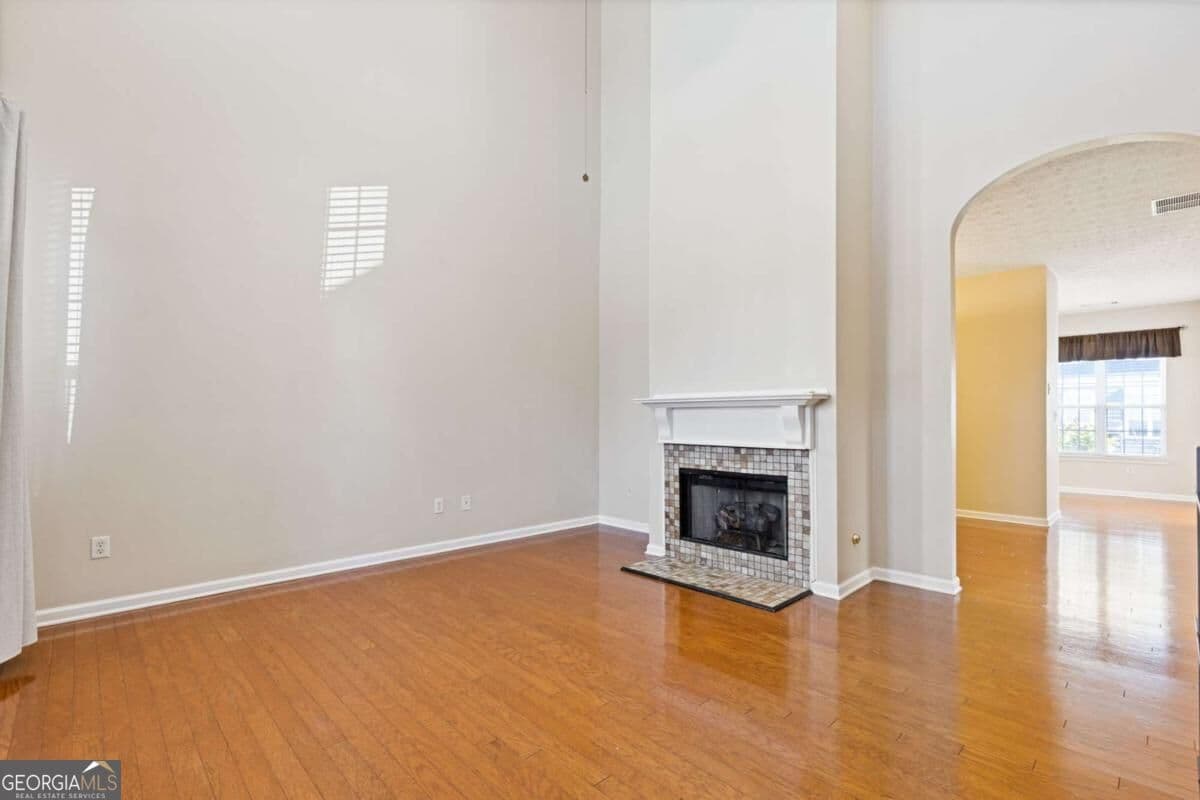 3 bedroom, 2.5 bathroom, 2,008 sq ft townhouse for sale at 6472 Portside Way, Flowery Branch, GA 30542 — photo 3