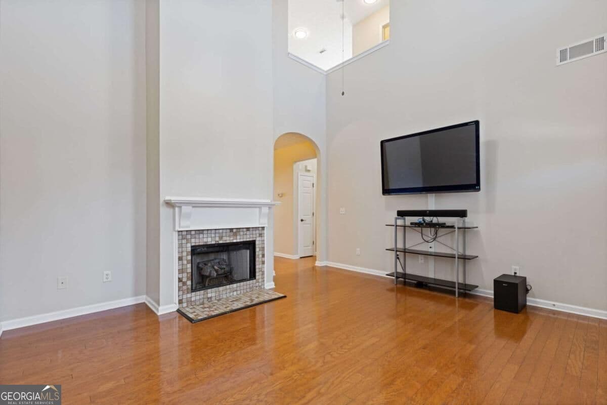 3 bedroom, 2.5 bathroom, 2,008 sq ft townhouse for sale at 6472 Portside Way, Flowery Branch, GA 30542 — photo 5