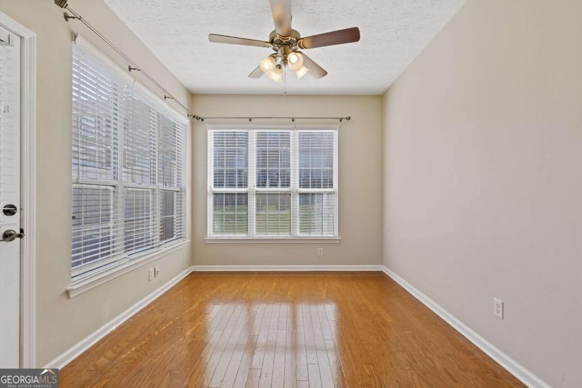 3 bedroom, 2.5 bathroom, 2,008 sq ft townhouse for sale at 6472 Portside Way, Flowery Branch, GA 30542 — photo 9