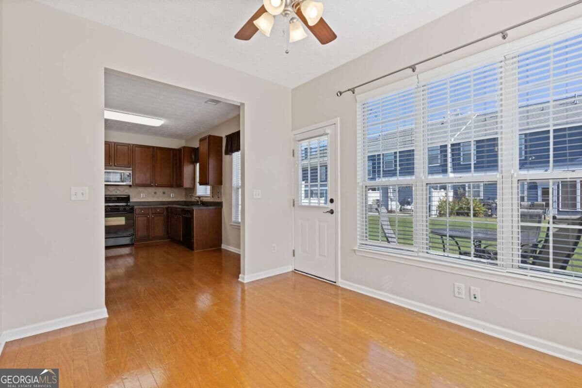 3 bedroom, 2.5 bathroom, 2,008 sq ft townhouse for sale at 6472 Portside Way, Flowery Branch, GA 30542 — photo 10