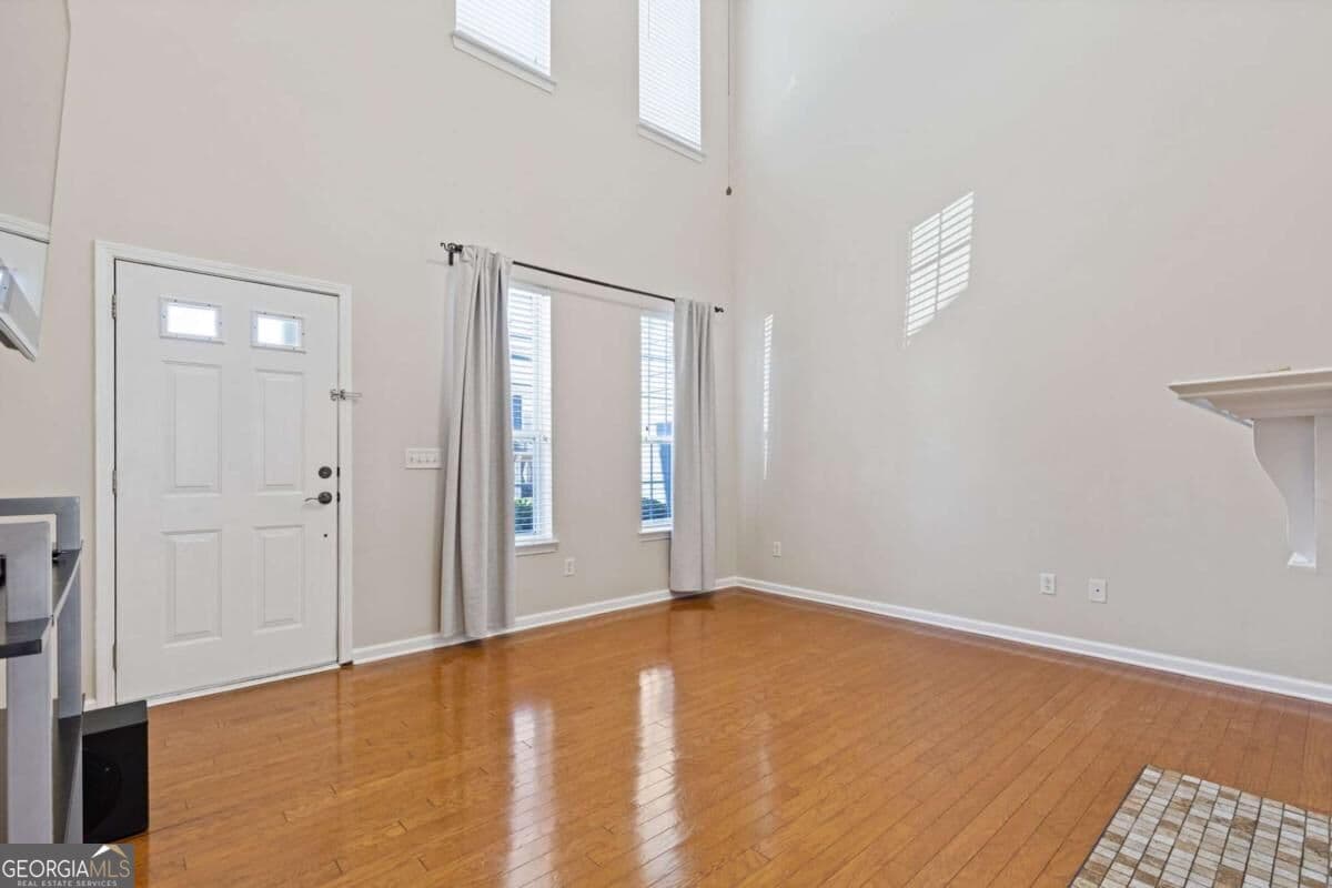 3 bedroom, 2.5 bathroom, 2,008 sq ft townhouse for sale at 6472 Portside Way, Flowery Branch, GA 30542 — photo 4