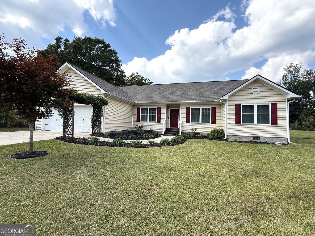 4 bedroom, 2 bathroom, 1,965 sq ft single family residence for sale at 120 Springdale Road, Elberton, GA 30635 — photo 1 of 51