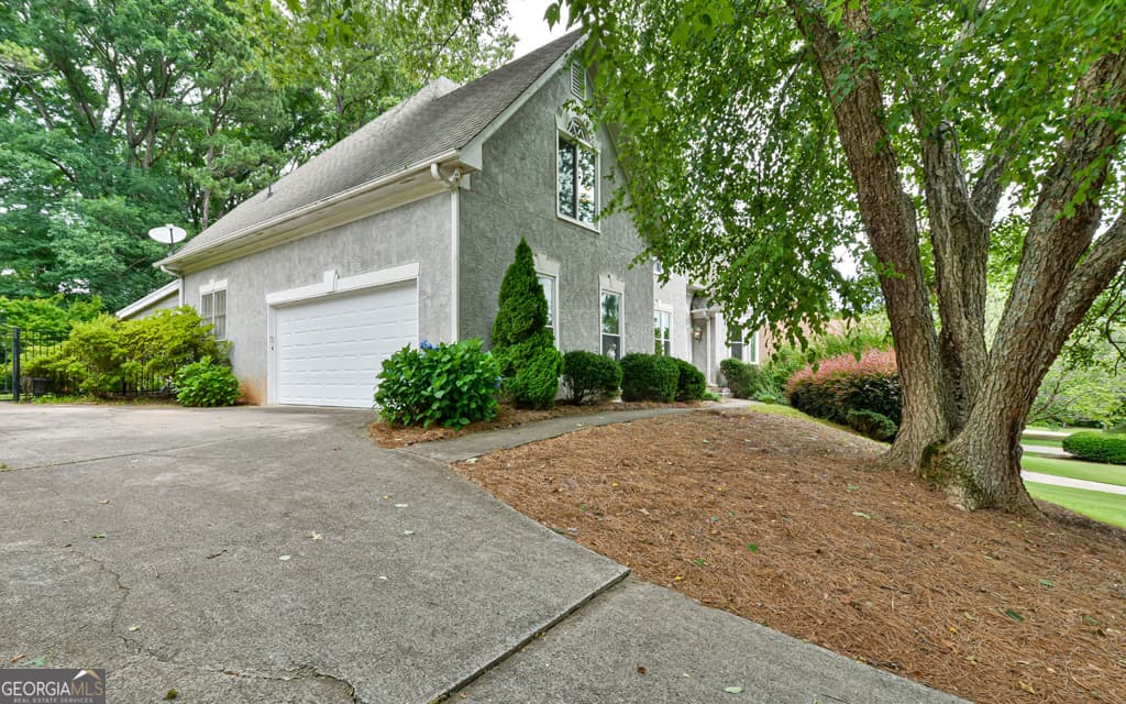 4 bedroom, 3.5 bathroom, 3,908 sq ft single family residence for sale at 371 Bridgebrook Lane, Smyrna, GA 30082 — photo 5