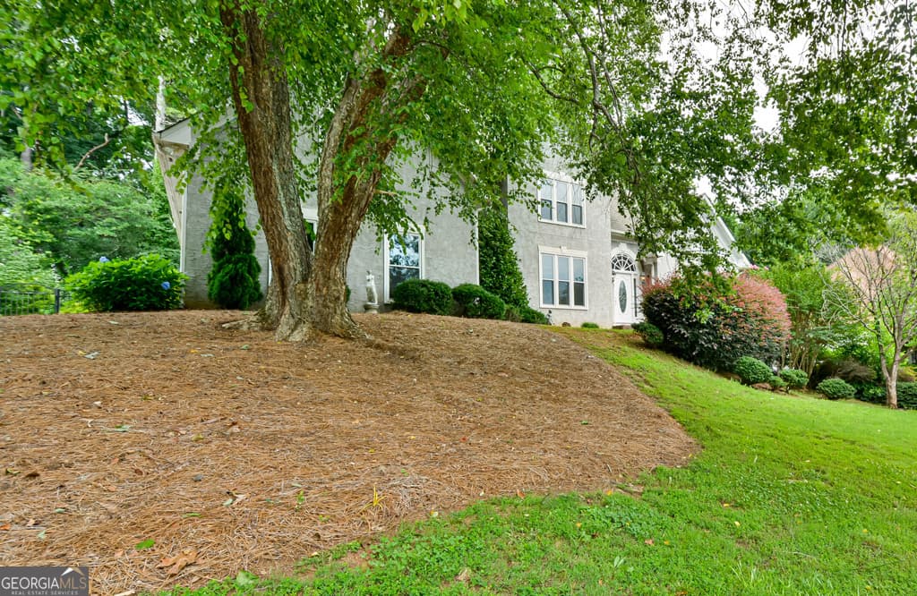 4 bedroom, 3.5 bathroom, 3,908 sq ft single family residence for sale at 371 Bridgebrook Lane, Smyrna, GA 30082 — photo 4