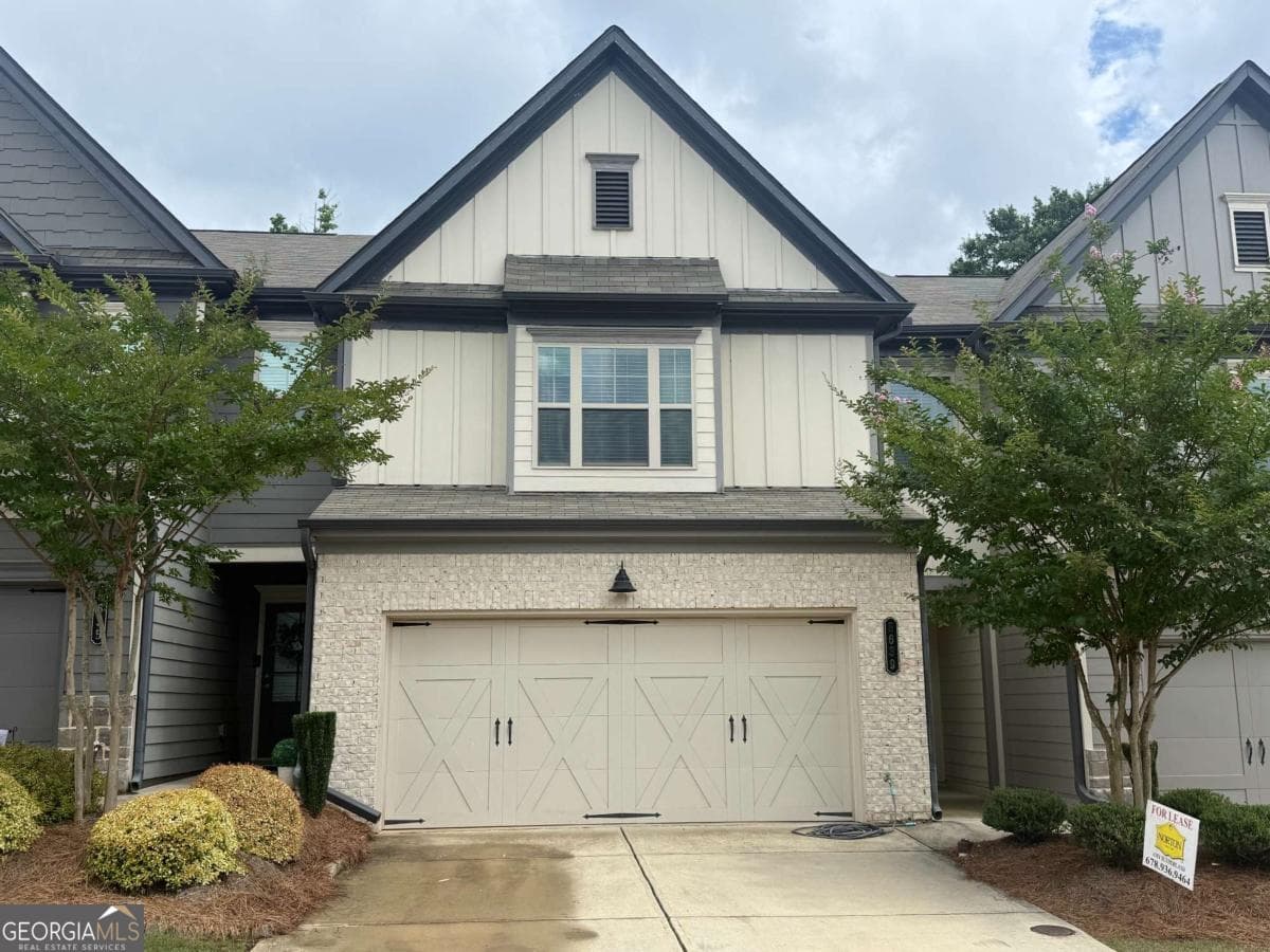 3 bedroom, 2.5 bathroom, 2,020 sq ft townhouse for rent at 5639 Parkview Lane, Flowery Branch, GA 30542 for $1,995 a month — photo 1 of 1