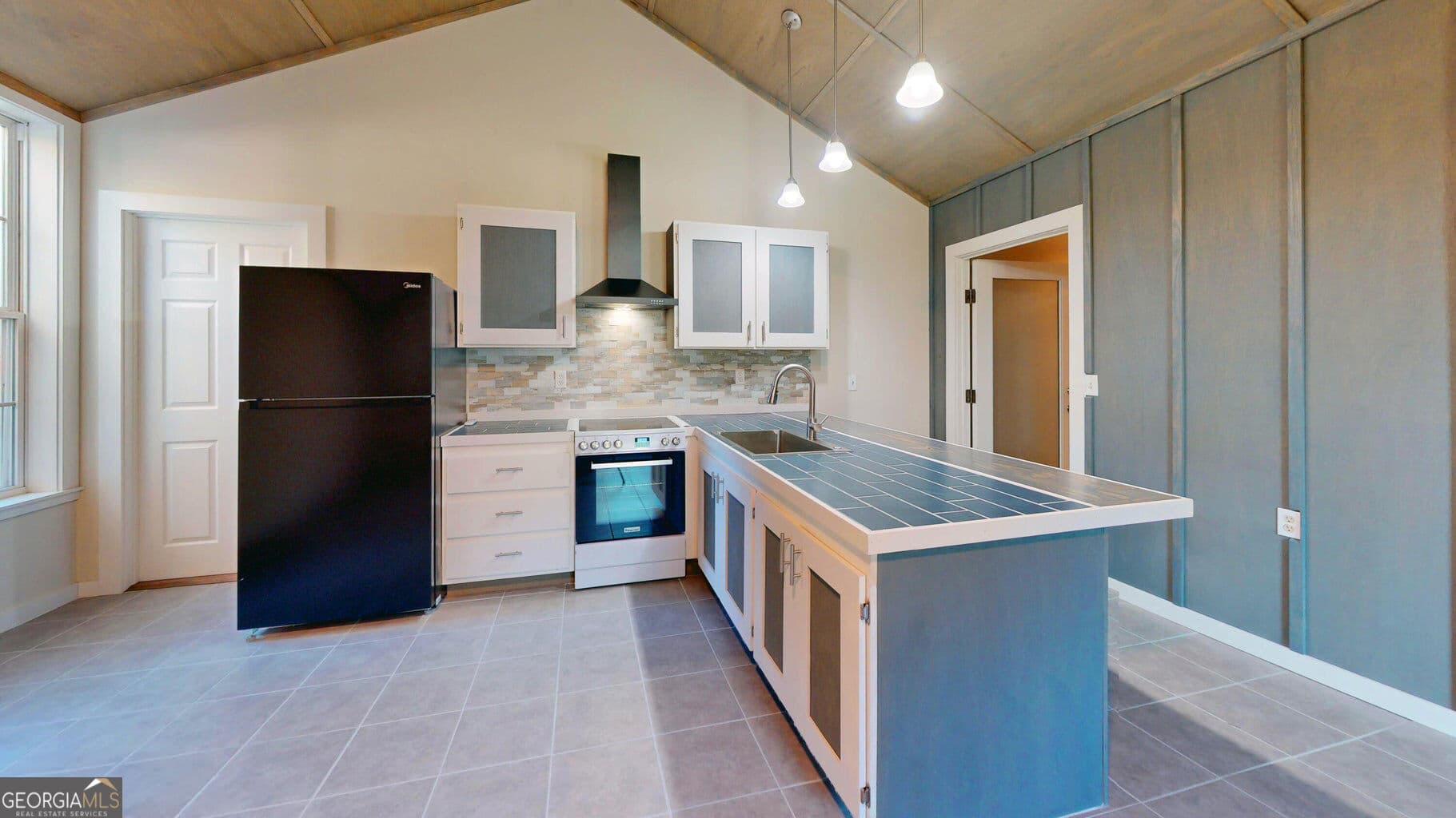 2 bedroom, 1 bathroom, 807 sq ft single family residence for sale at 1757 Belle Hammock Road, Townsend, GA 31331 — photo 3