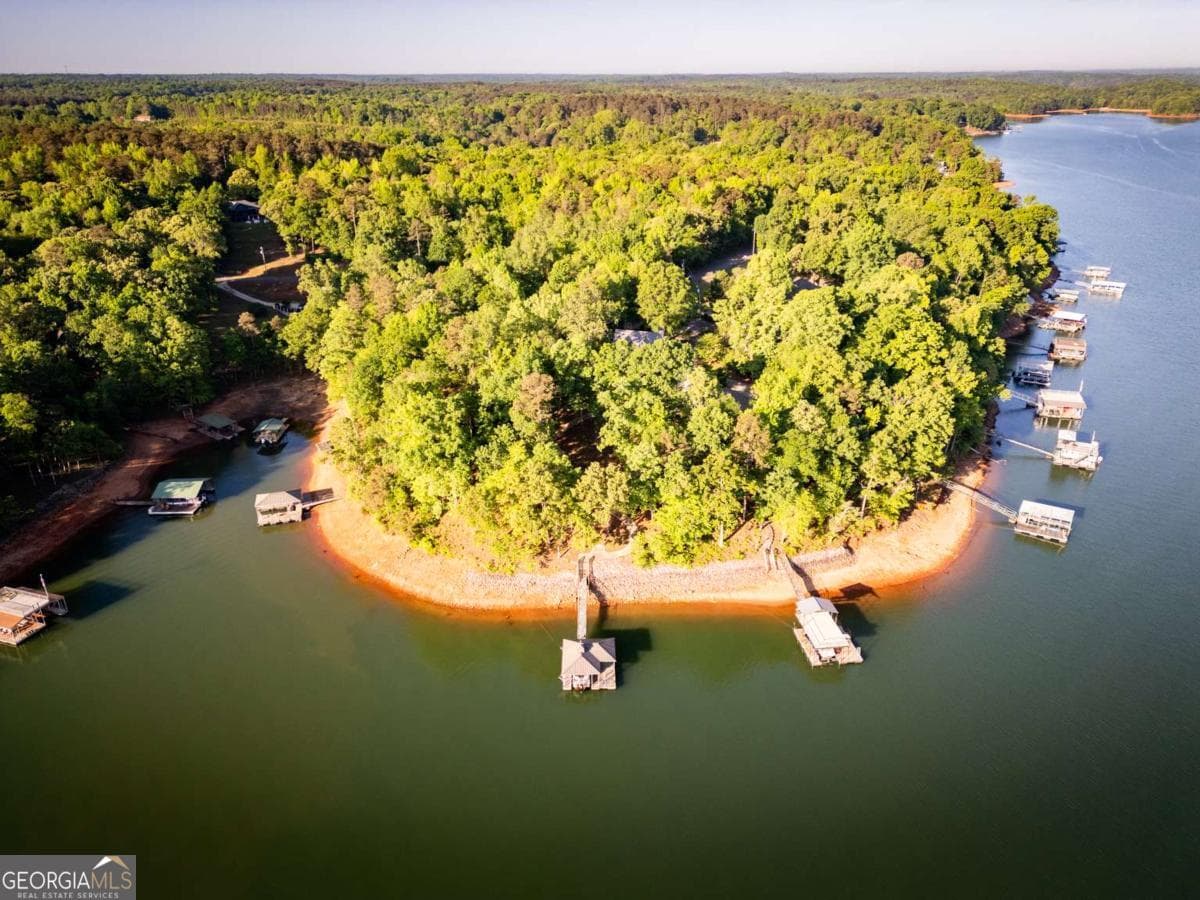 4 bedroom, 3.5 bathroom, 2,516 sq ft cabin,single family residence for sale at 194 Sugar Cane Drive, Hartwell, GA 30643 — photo 9