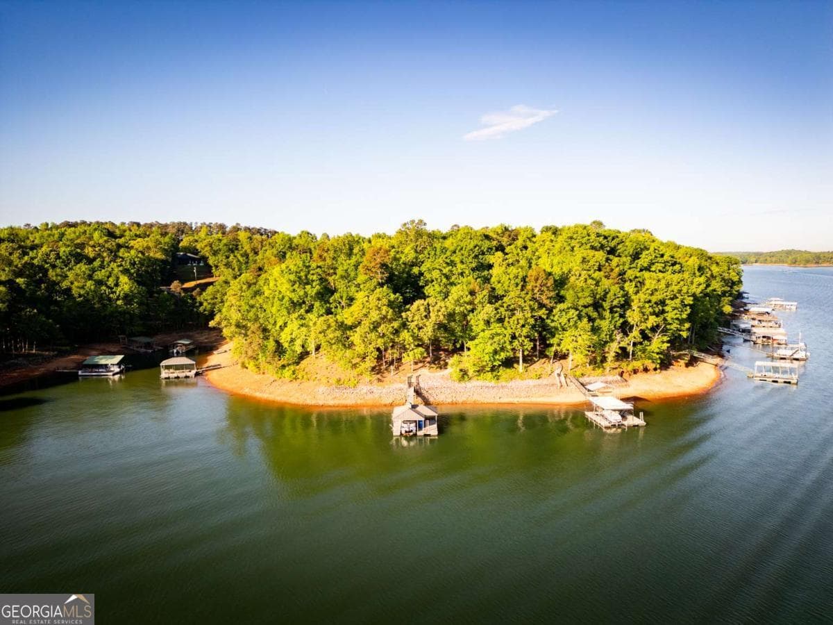 4 bedroom, 3.5 bathroom, 2,516 sq ft cabin,single family residence for sale at 194 Sugar Cane Drive, Hartwell, GA 30643 — photo 8
