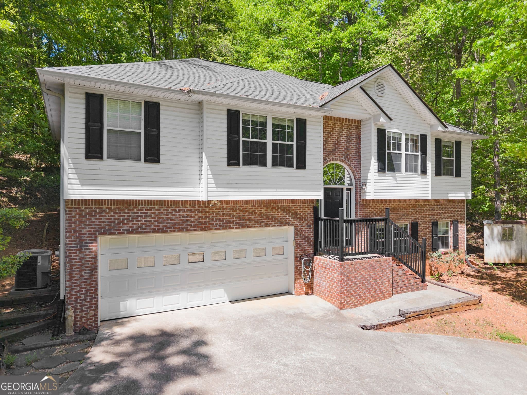 3 bedroom, 3 bathroom, 2,168 sq ft single family residence for sale at 162 Greenview Court, Cleveland, GA 30528 — photo 3