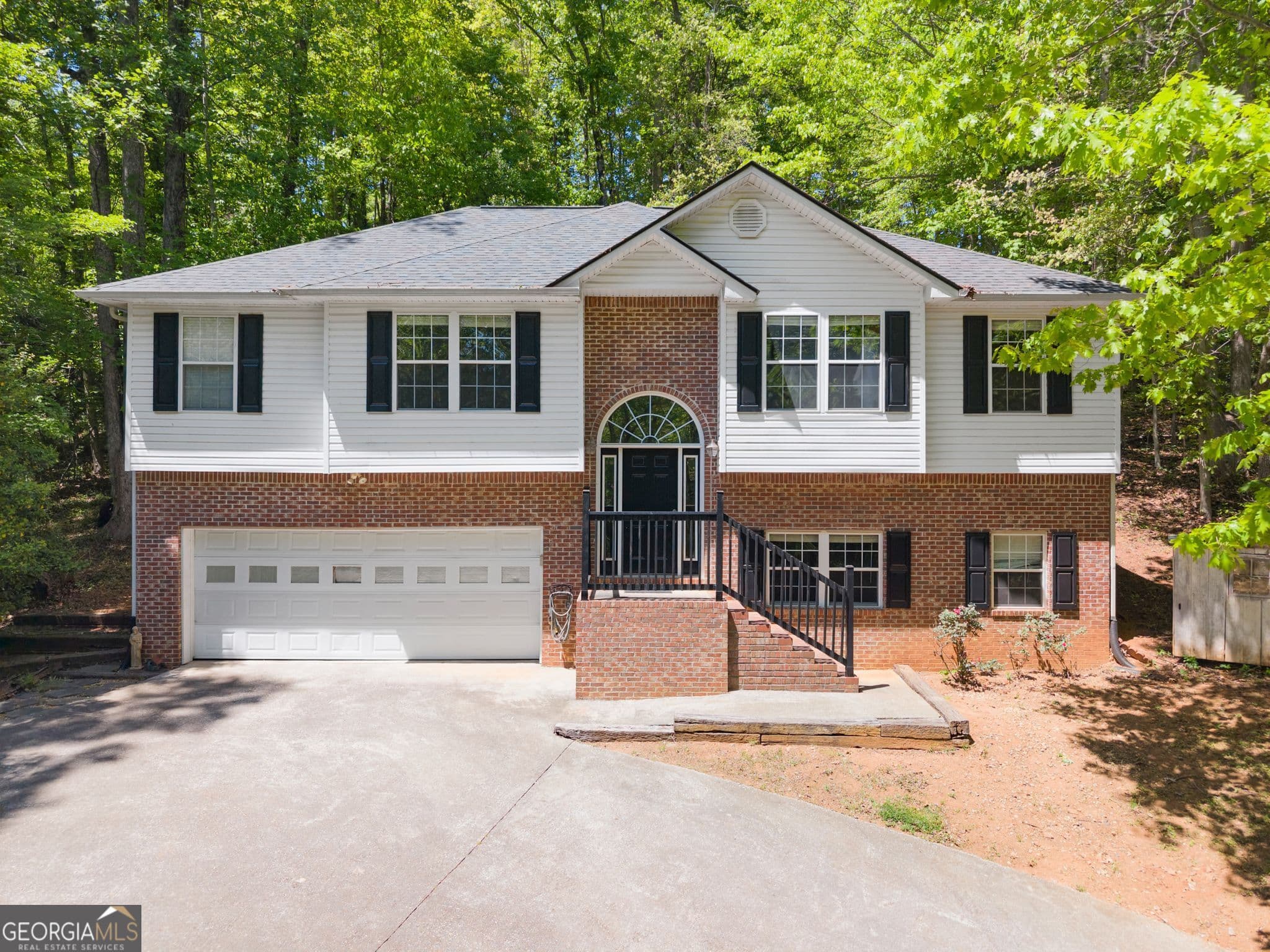 3 bedroom, 3 bathroom, 2,168 sq ft single family residence for sale at 162 Greenview Court, Cleveland, GA 30528