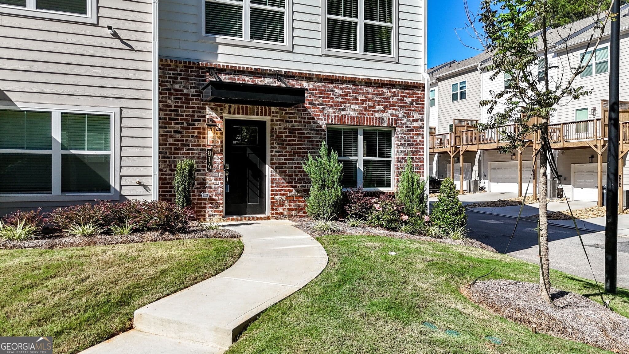 3 bedroom, 3.5 bathroom, 2,040 sq ft townhouse for sale at 814 Glennferry Bend, Mableton, GA 30126 — photo 3