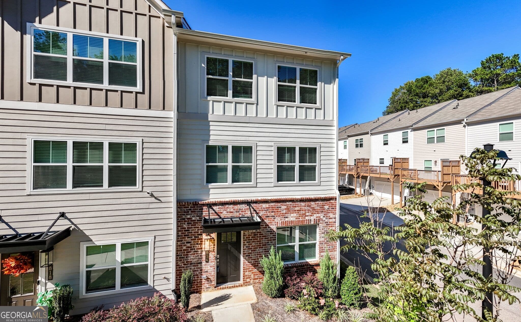 3 bedroom, 3.5 bathroom, 2,040 sq ft townhouse for sale at 814 Glennferry Bend, Mableton, GA 30126 — photo 1 of 49