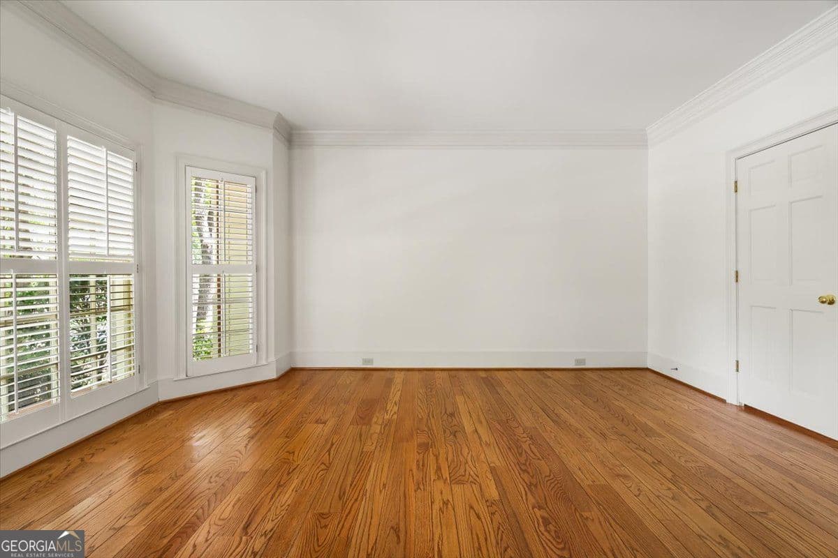 4 bedroom, 4.5 bathroom, 3,997 sq ft single family residence for sale at 8855 Glen Ferry Drive, Johns Creek, GA 30022 — photo 9