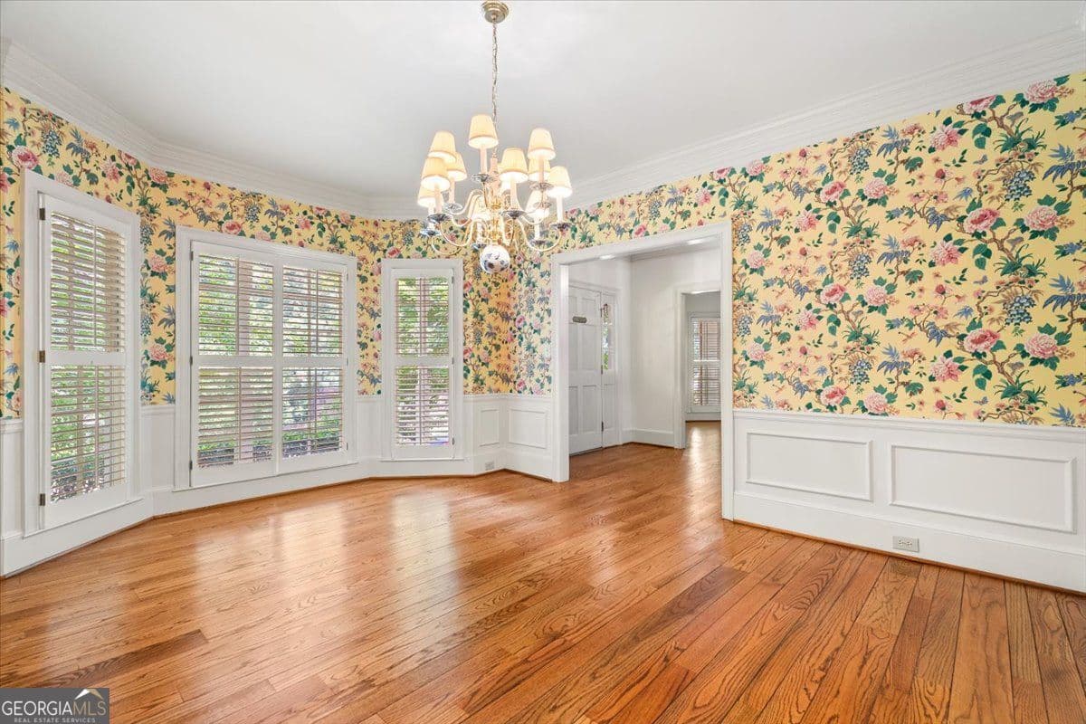4 bedroom, 4.5 bathroom, 3,997 sq ft single family residence for sale at 8855 Glen Ferry Drive, Johns Creek, GA 30022 — photo 8