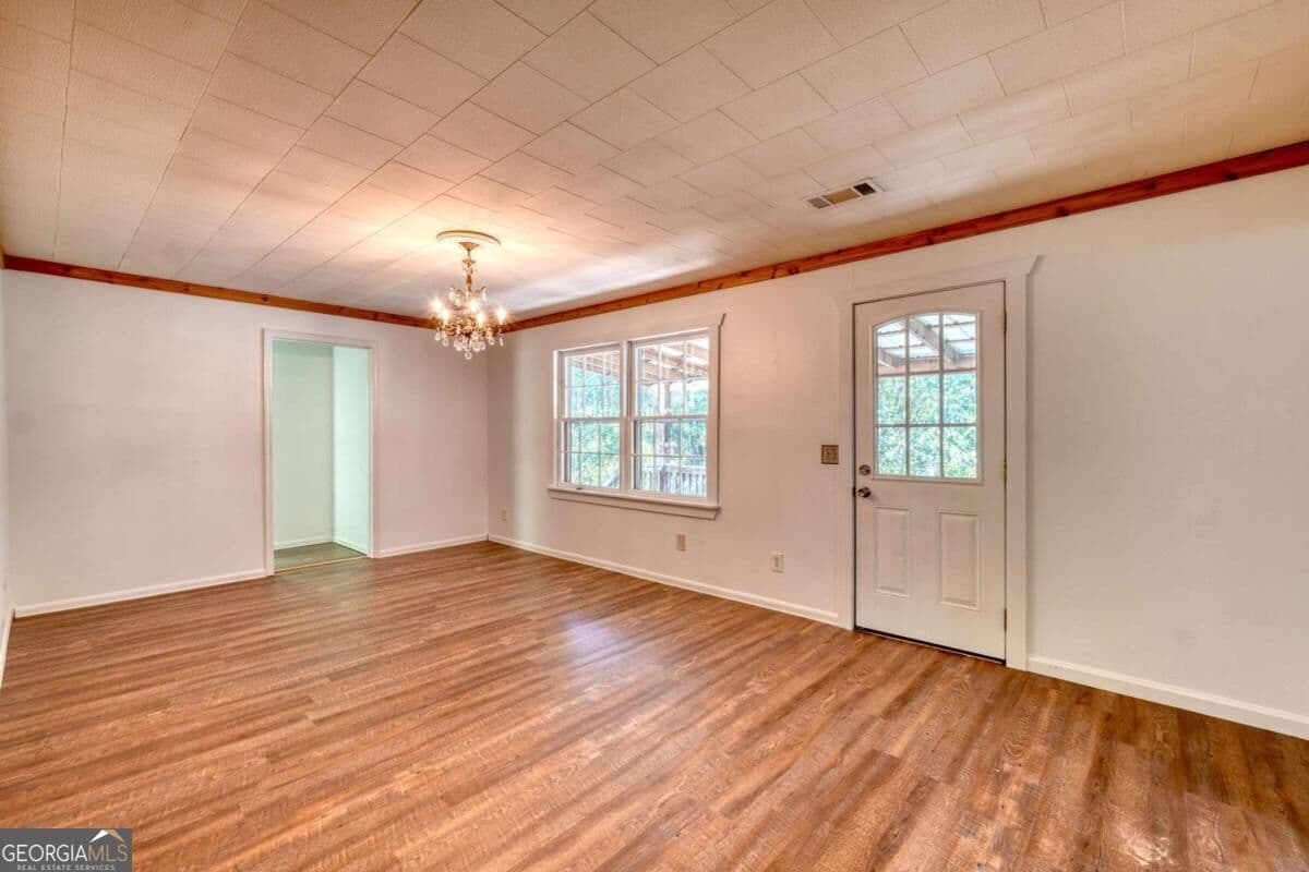 3 bedroom, 1 bathroom, 1,300 sq ft single family residence for sale at 6 U G A Drive, Blairsville, GA 30512 — photo 3