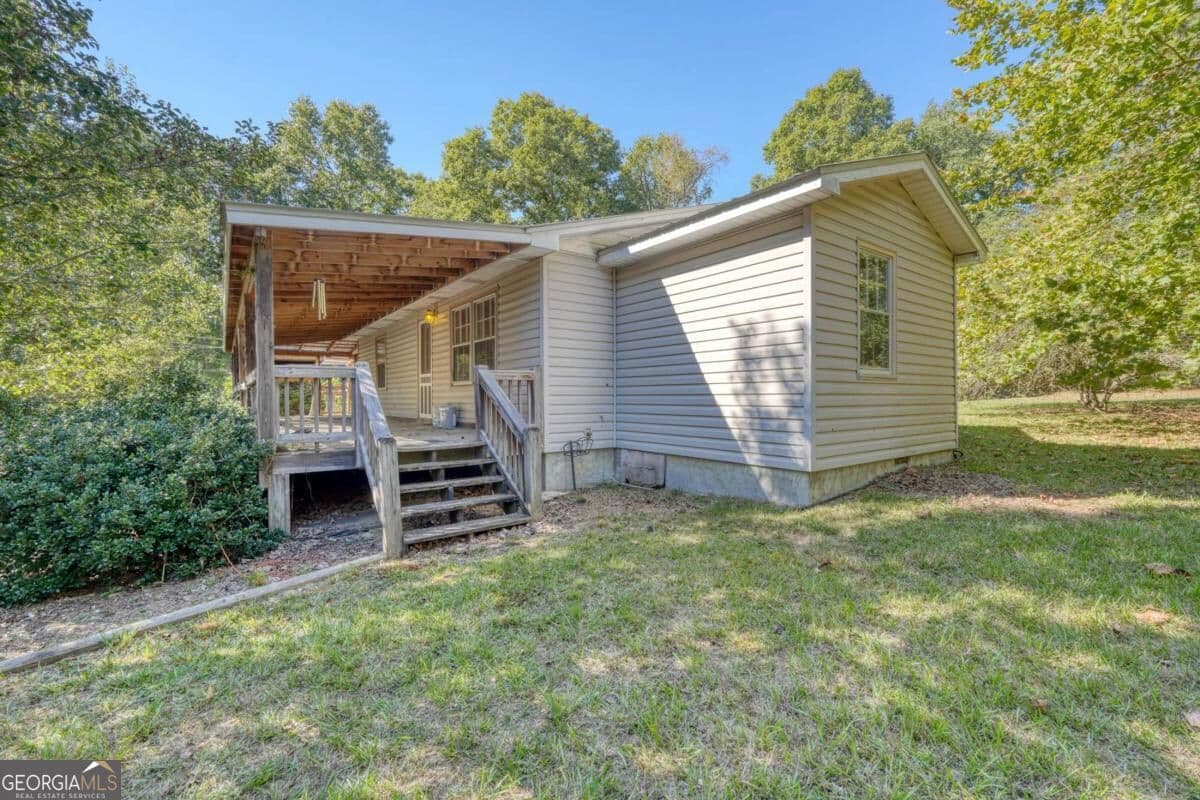 3 bedroom, 1 bathroom, 1,300 sq ft single family residence for sale at 6 U G A Drive, Blairsville, GA 30512
