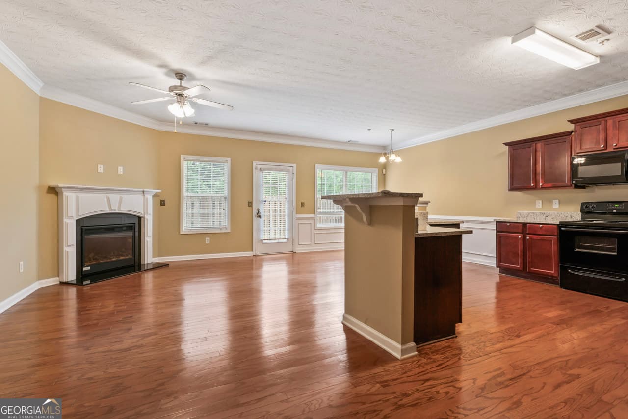 3 bedroom, 2.5 bathroom, 2,023 sq ft townhouse for sale at 3813 Augustine Place, Rex, GA 30273 — photo 6