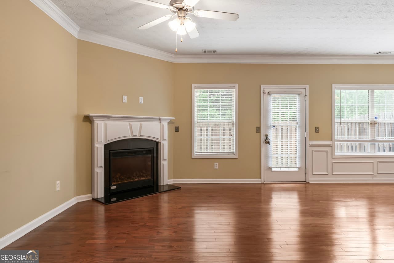 3 bedroom, 2.5 bathroom, 2,023 sq ft townhouse for sale at 3813 Augustine Place, Rex, GA 30273 — photo 7