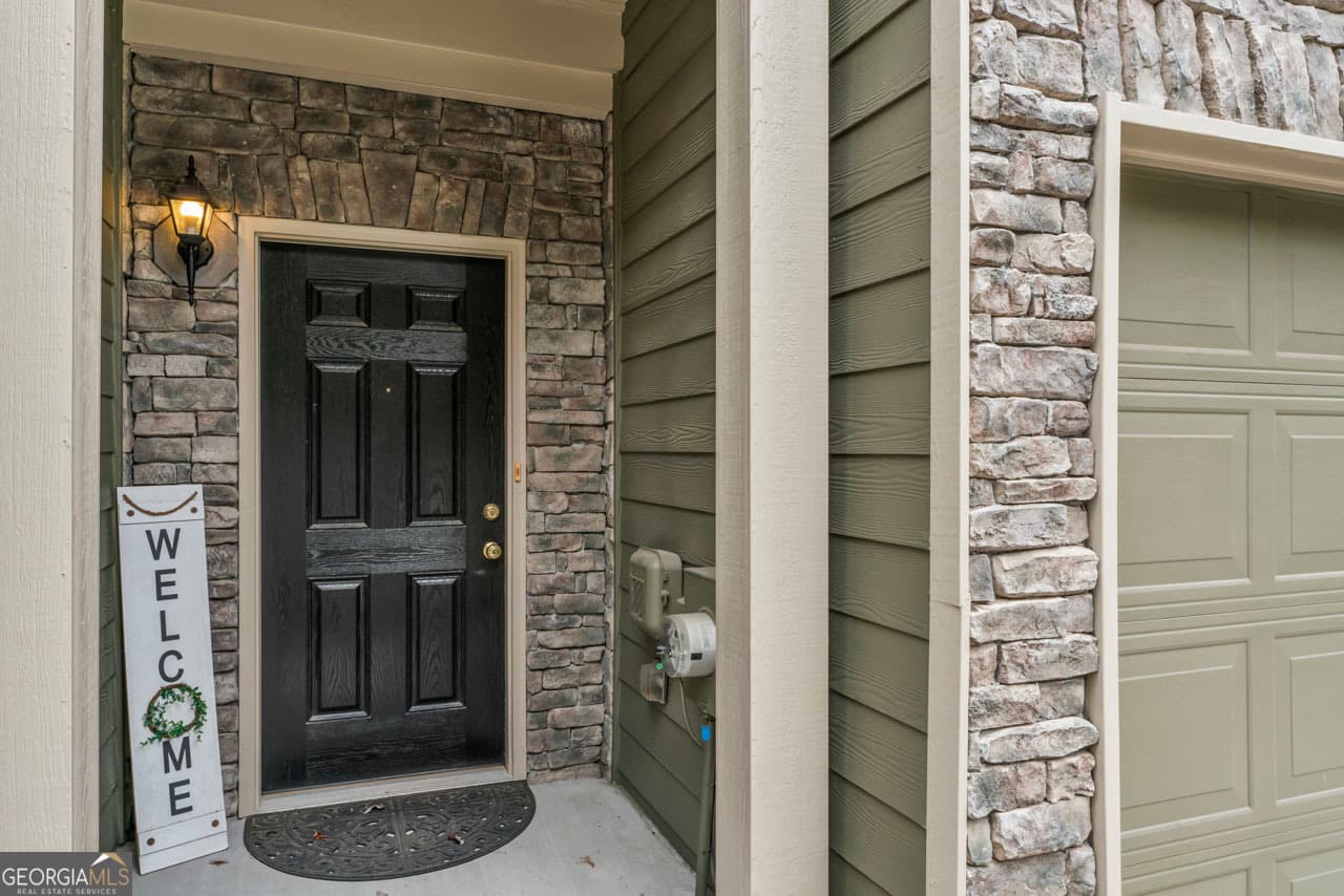 3 bedroom, 2.5 bathroom, 2,023 sq ft townhouse for sale at 3813 Augustine Place, Rex, GA 30273 — photo 3